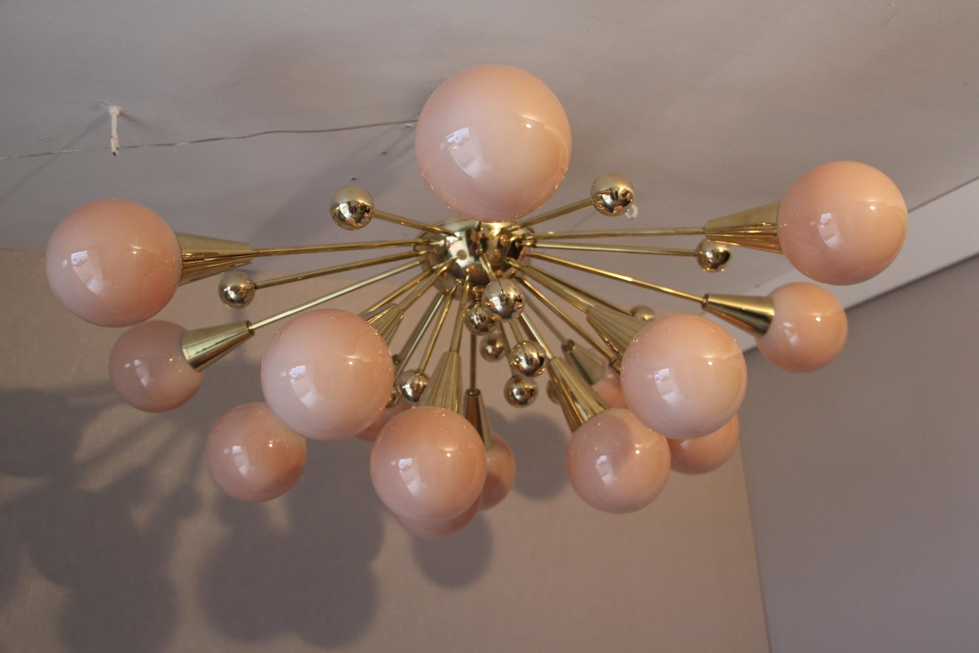 Mid-Century Modern Half Sputnik Chandelier in Light Pink-Beige Murano Glass and Brass
