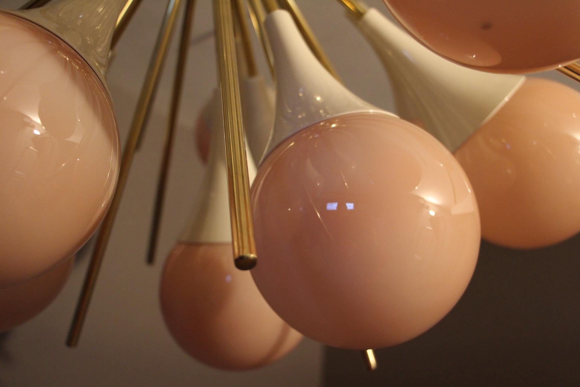 Half Sputnik Chandelier in Light Pink-Beige Murano Glass and Brass In Excellent Condition In Saint-Ouen, FR