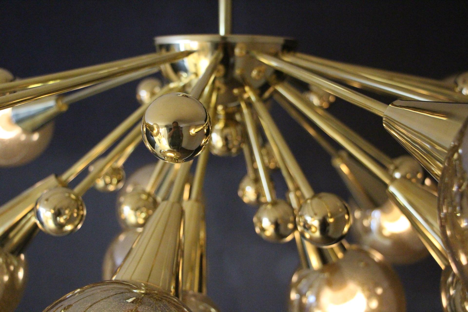Lustre à globes en verre de Murano de couleur argent-or mercuré demi- Sputnik en vente 5