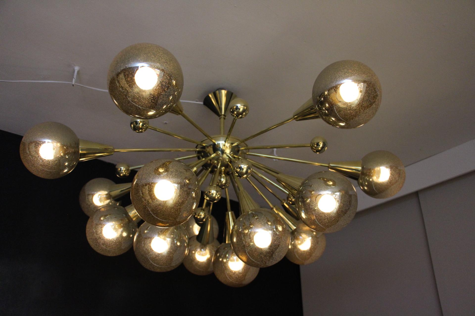 Lustre à globes en verre de Murano de couleur argent-or mercuré demi- Sputnik en vente 7