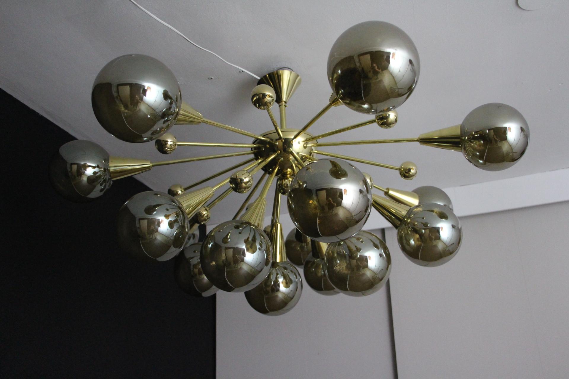 Contemporary Half Sputnik Mercurised Silver-Gold Color Murano Glass Globes Chandelier For Sale