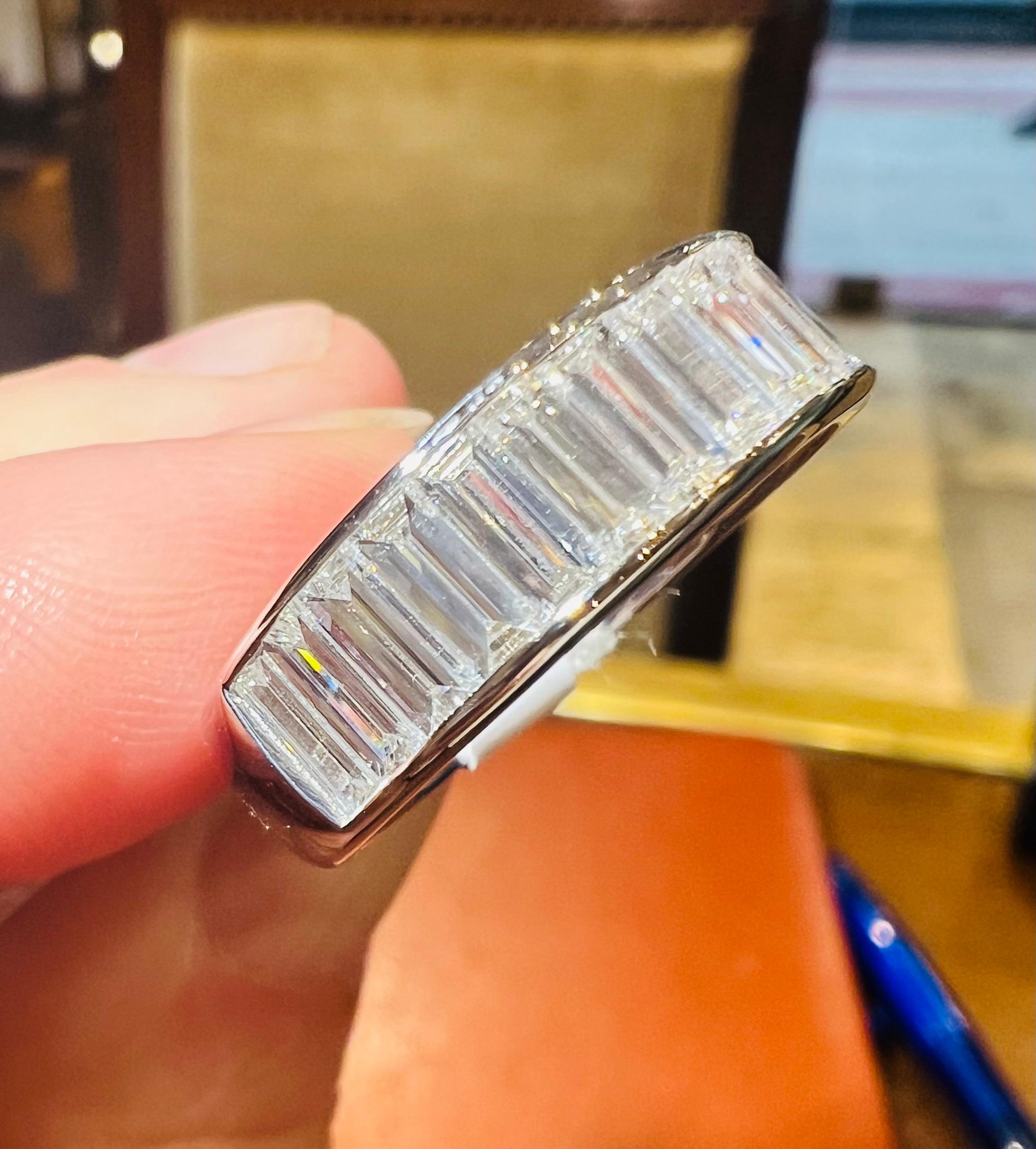 Alliance en or blanc 18 carats avec 1,83 carat de diamants taille baguette en vente 6