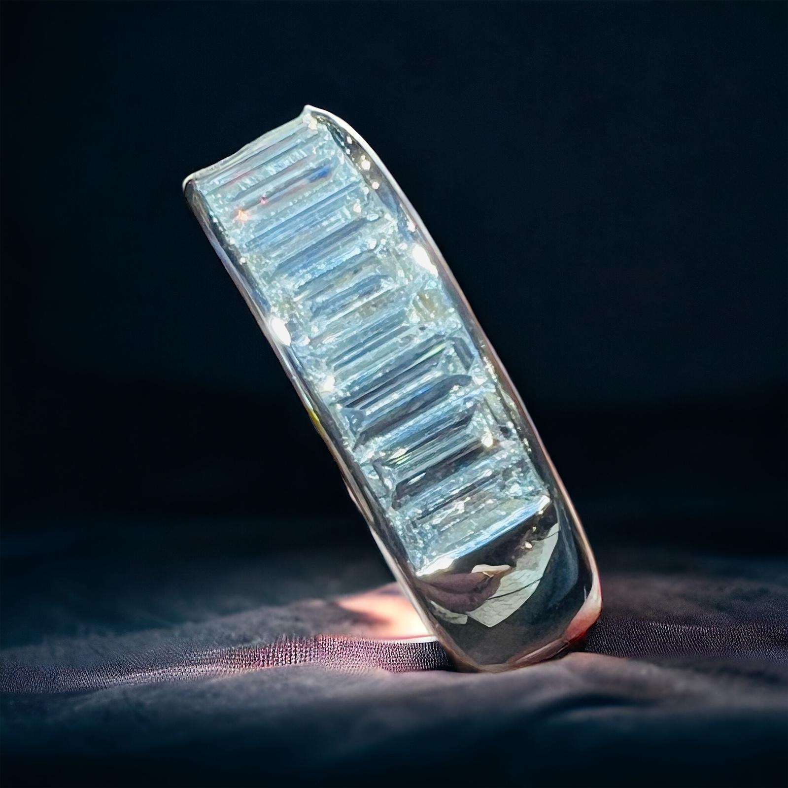 Art déco Alliance en or blanc 18 carats avec 1,83 carat de diamants taille baguette en vente
