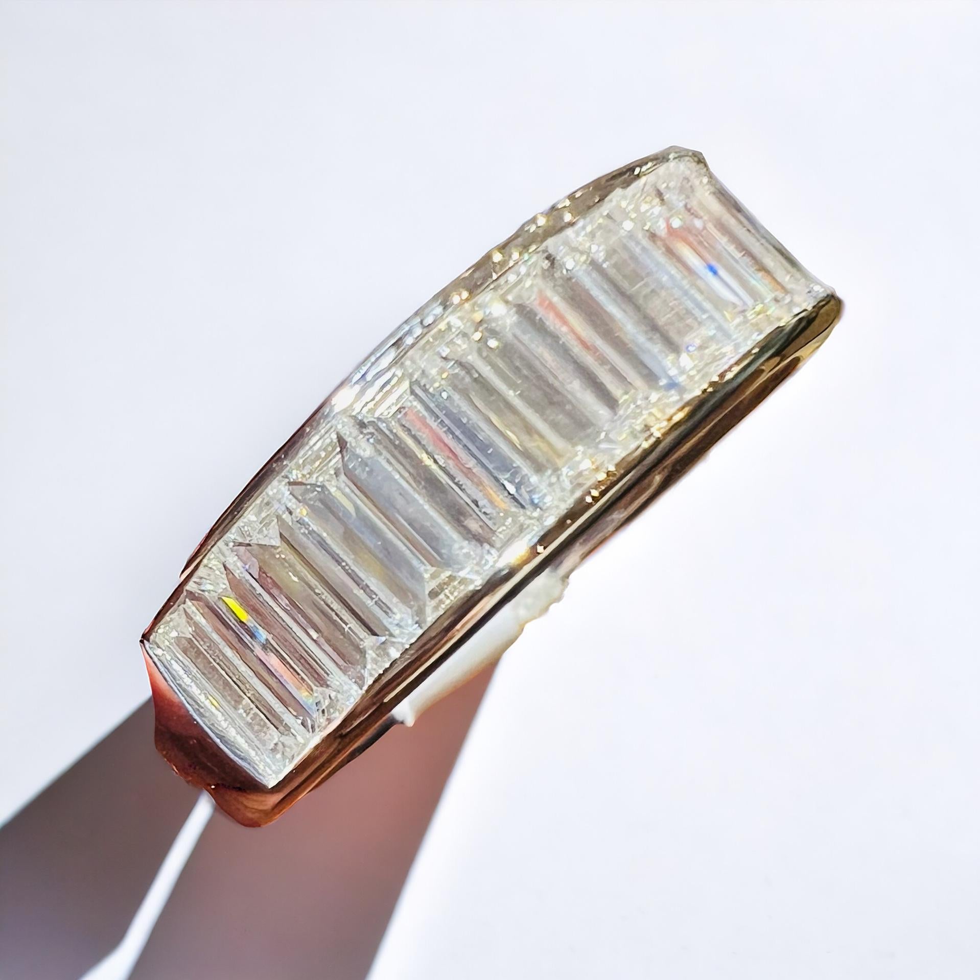 Taille baguette Alliance en or blanc 18 carats avec 1,83 carat de diamants taille baguette en vente