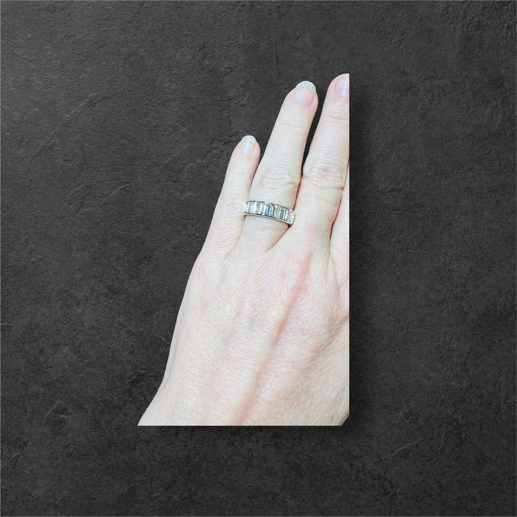 Alliance en or blanc 18 carats avec 1,83 carat de diamants taille baguette Bon état - En vente à SAINT-OUEN-SUR-SEINE, FR