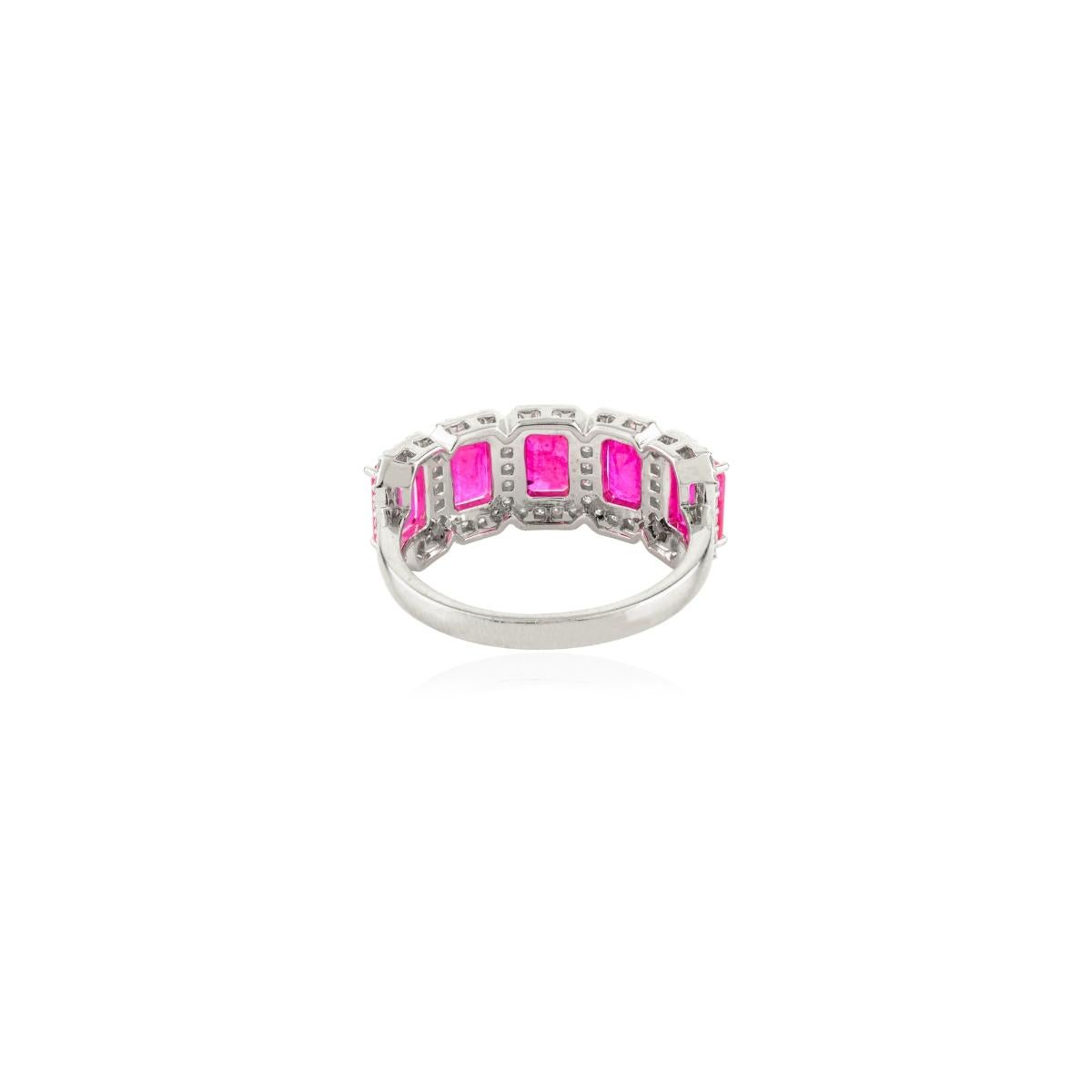 Im Angebot: Halb-Ehering aus 14 Karat Weißgold mit 3.4 Karat achteckigen Rubin-Halo-Diamanten () 5