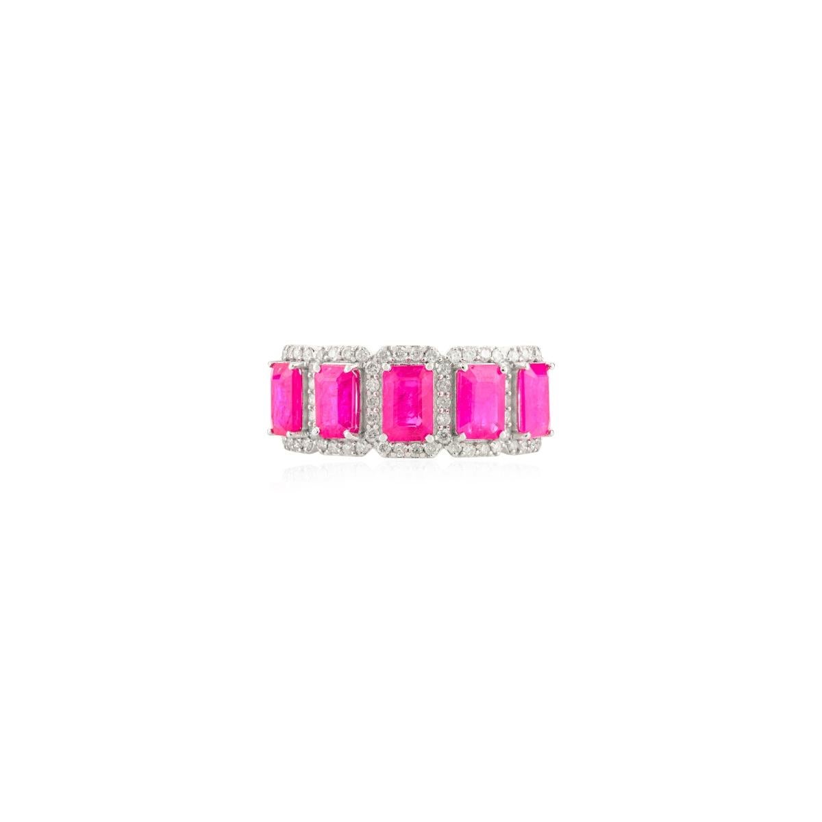 Im Angebot: Halb-Ehering aus 14 Karat Weißgold mit 3.4 Karat achteckigen Rubin-Halo-Diamanten () 7