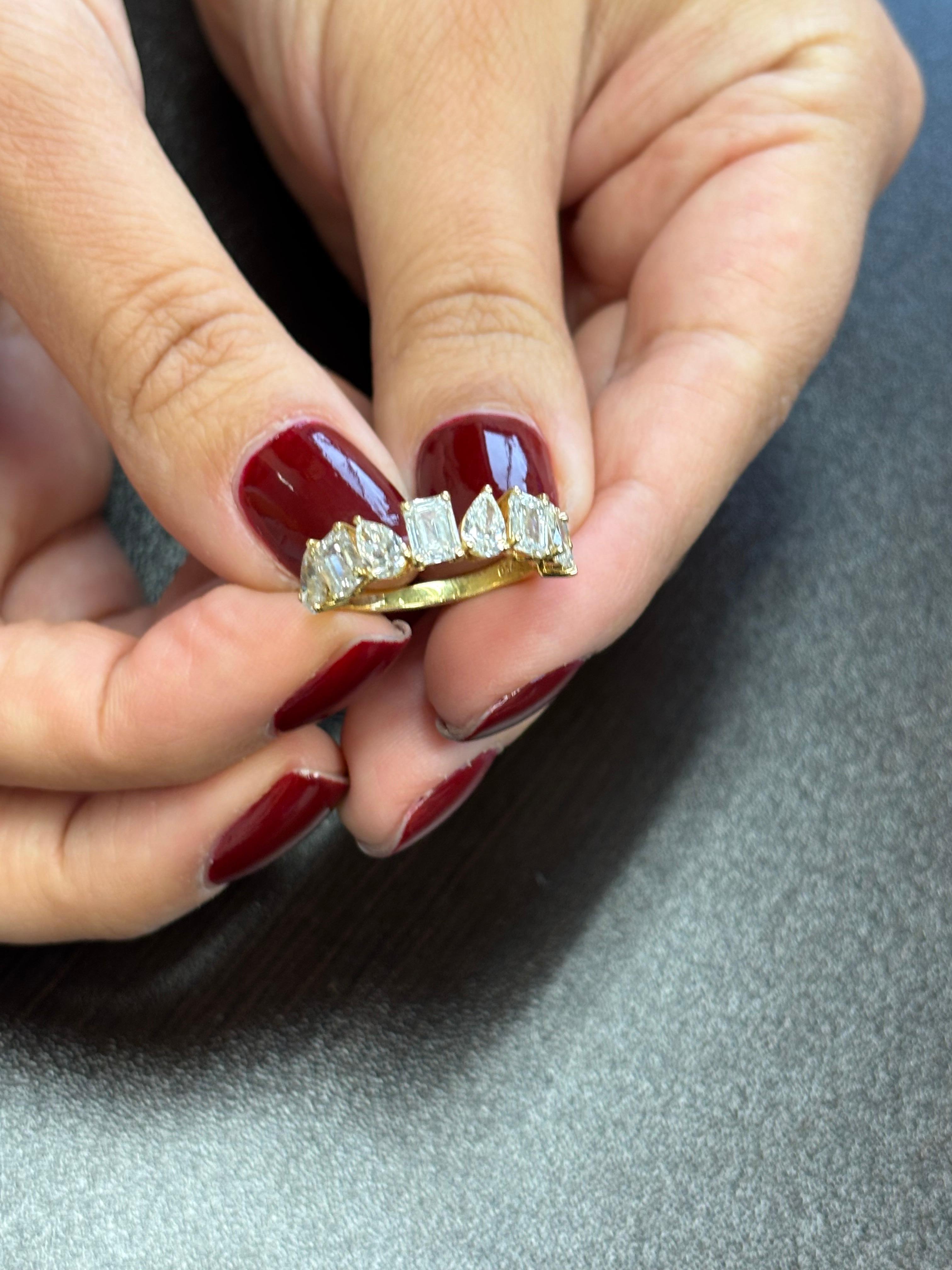 Bague Multishape Halfway Or jaune 3.50 Ct. en vente 2