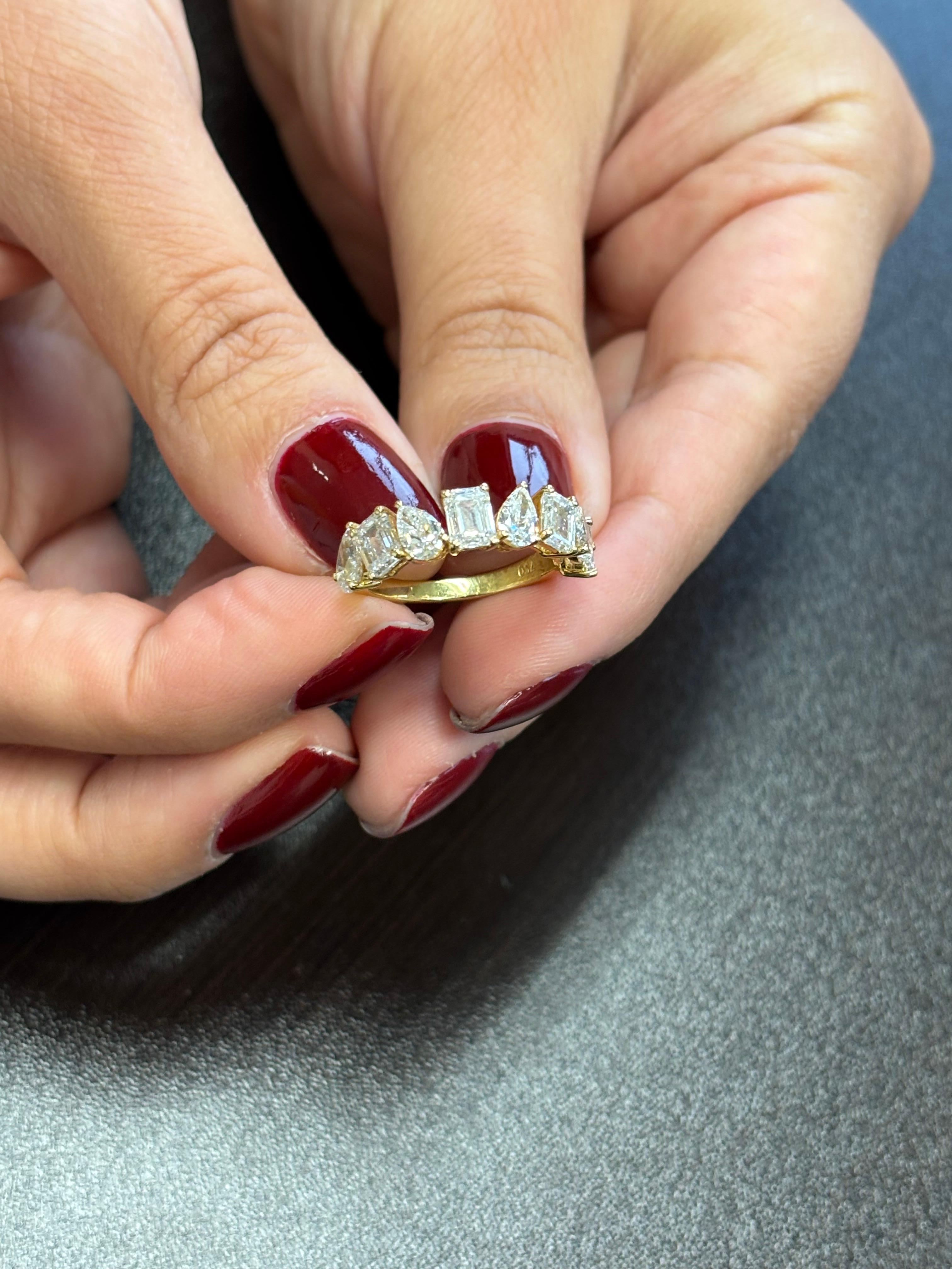 Bague Multishape Halfway Or jaune 3.50 Ct. en vente 3