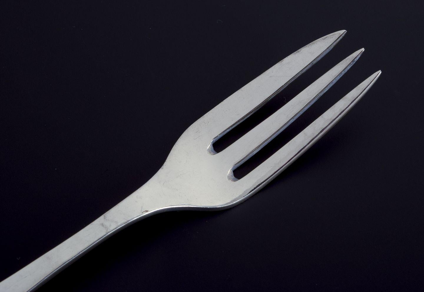 Early 20th Century Halgreen, Danish silversmith. Six cake forks in 830 silver. For Sale
