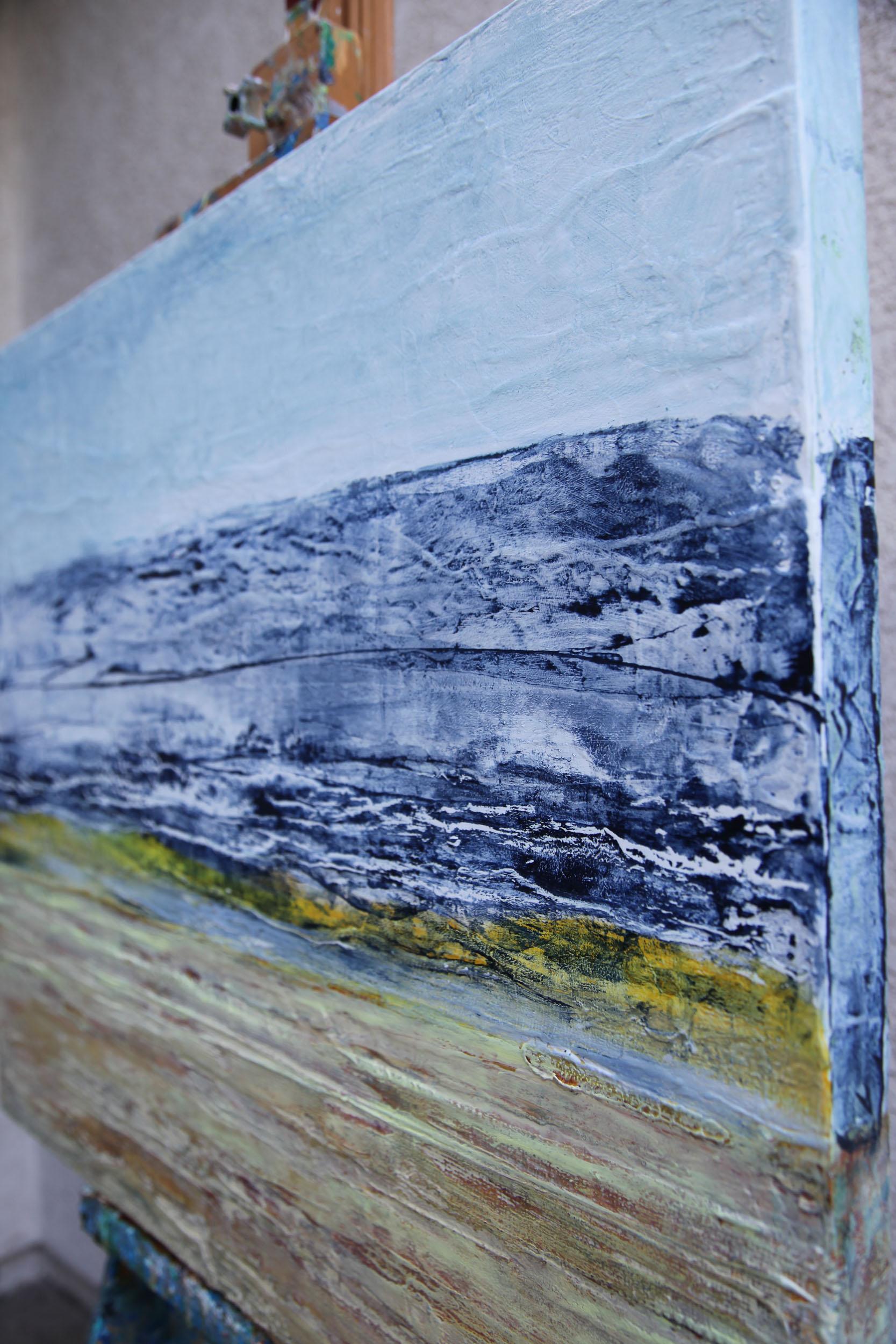 Meine Komposition wird immer von einem intuitiven Sinn für Ausgewogenheit, natürliche Farben und Texturen geleitet.
Es wurde mit professionellen Acrylfarben bemalt.
Ich habe mehrere Schichten Acrylfarbe aufgetragen, dann abgekratzt und neue