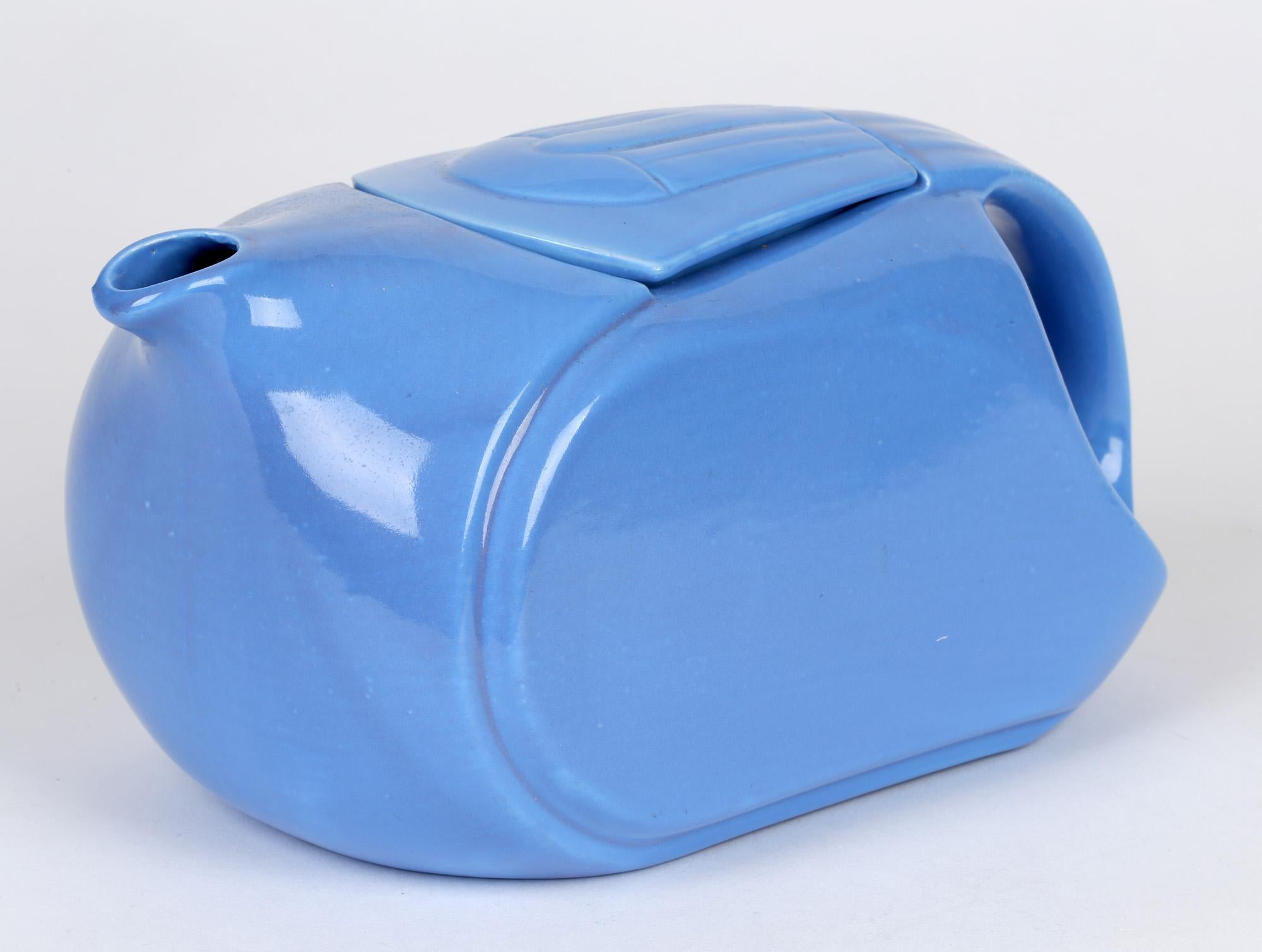 Pichet réfrigérateur émaillé bleu Westinghouse de la société China Hall Art Déco en vente 3