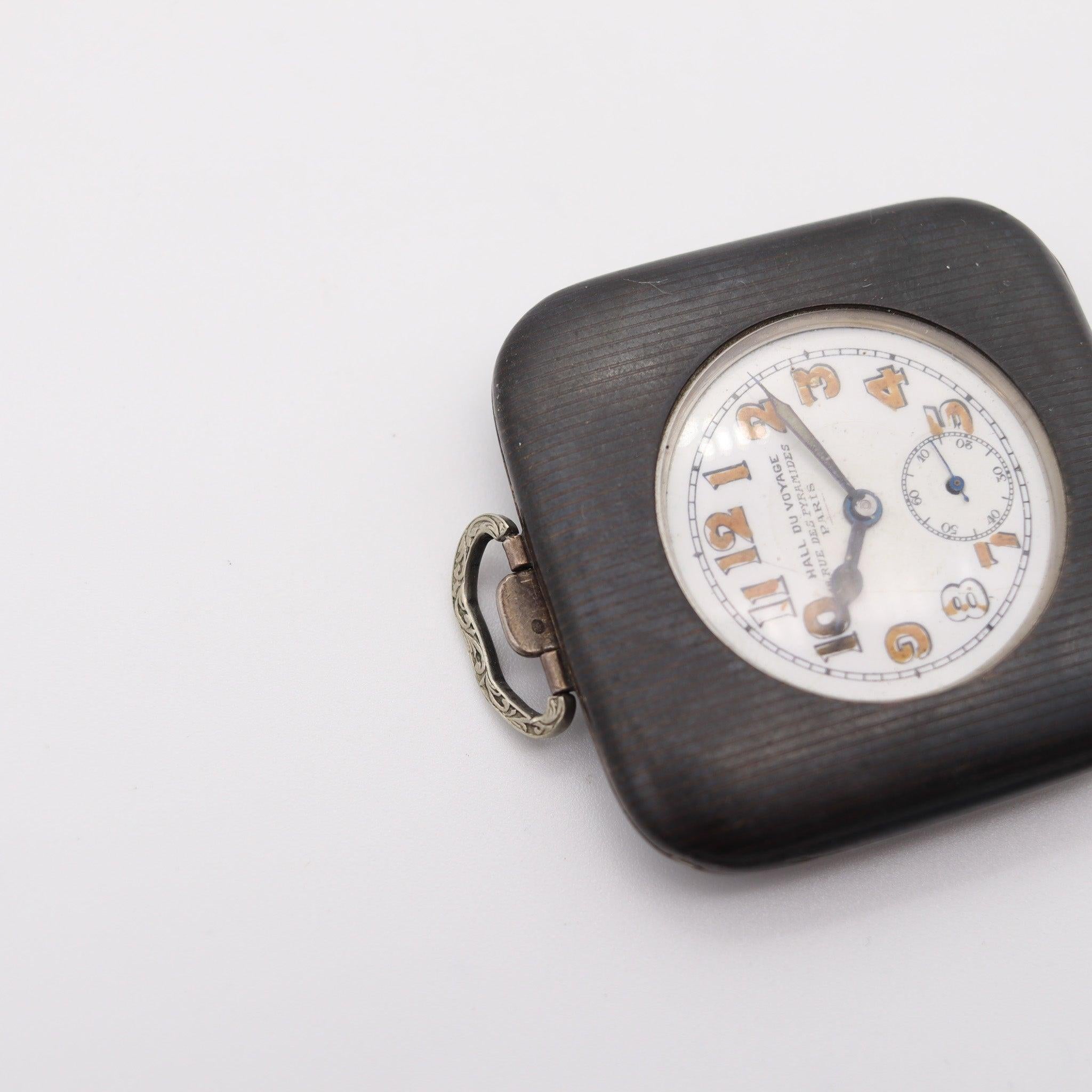 Fait main Horloge de voyage pliable HALL DU VOYAGES 1900 Paris en argent sterling avec niello en vente