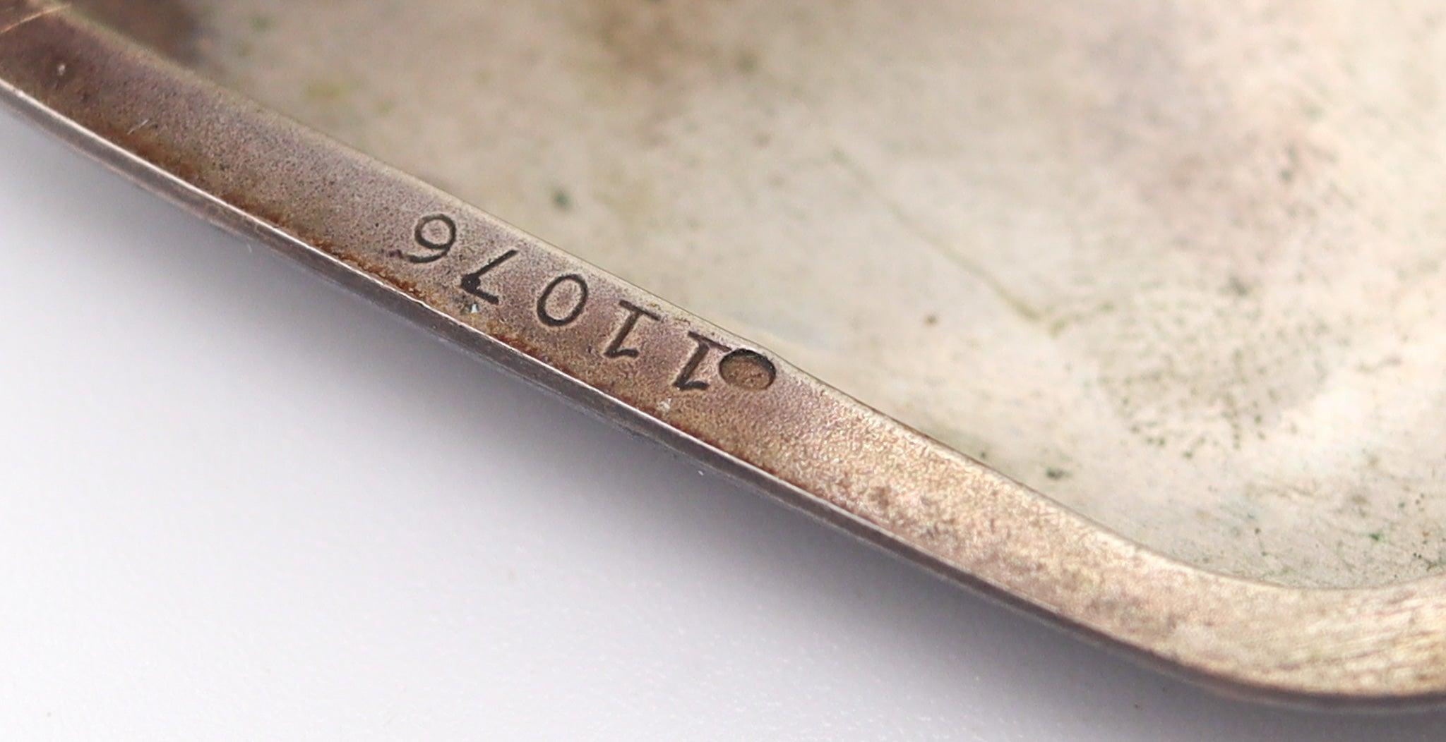 Argent Horloge de voyage pliable HALL DU VOYAGES 1900 Paris en argent sterling avec niello en vente