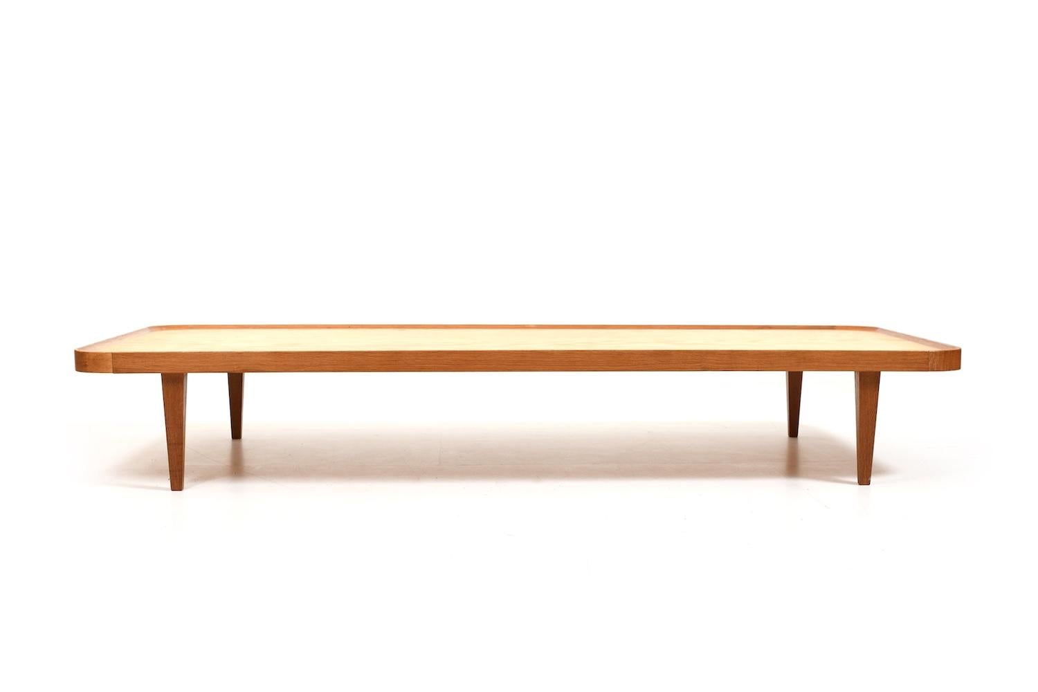 Lit de repos, table et miroir par l'ébéniste danois Frits Henningsen années 1950 en vente 11