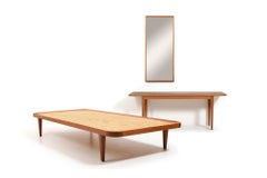 Tagesbett, Tisch und Spiegelschrank des dänischen Tischlers Frits Henningsen 1950er Jahre