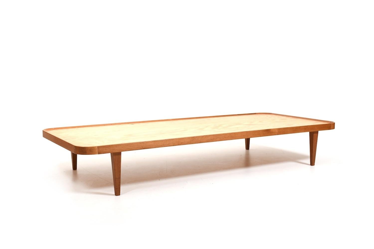 20ième siècle Lit de repos, table et miroir par l'ébéniste danois Frits Henningsen années 1950 en vente