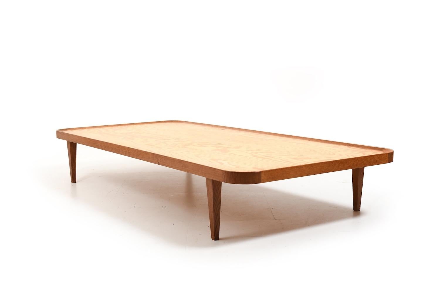Lit de repos, table et miroir par l'ébéniste danois Frits Henningsen années 1950 en vente 3