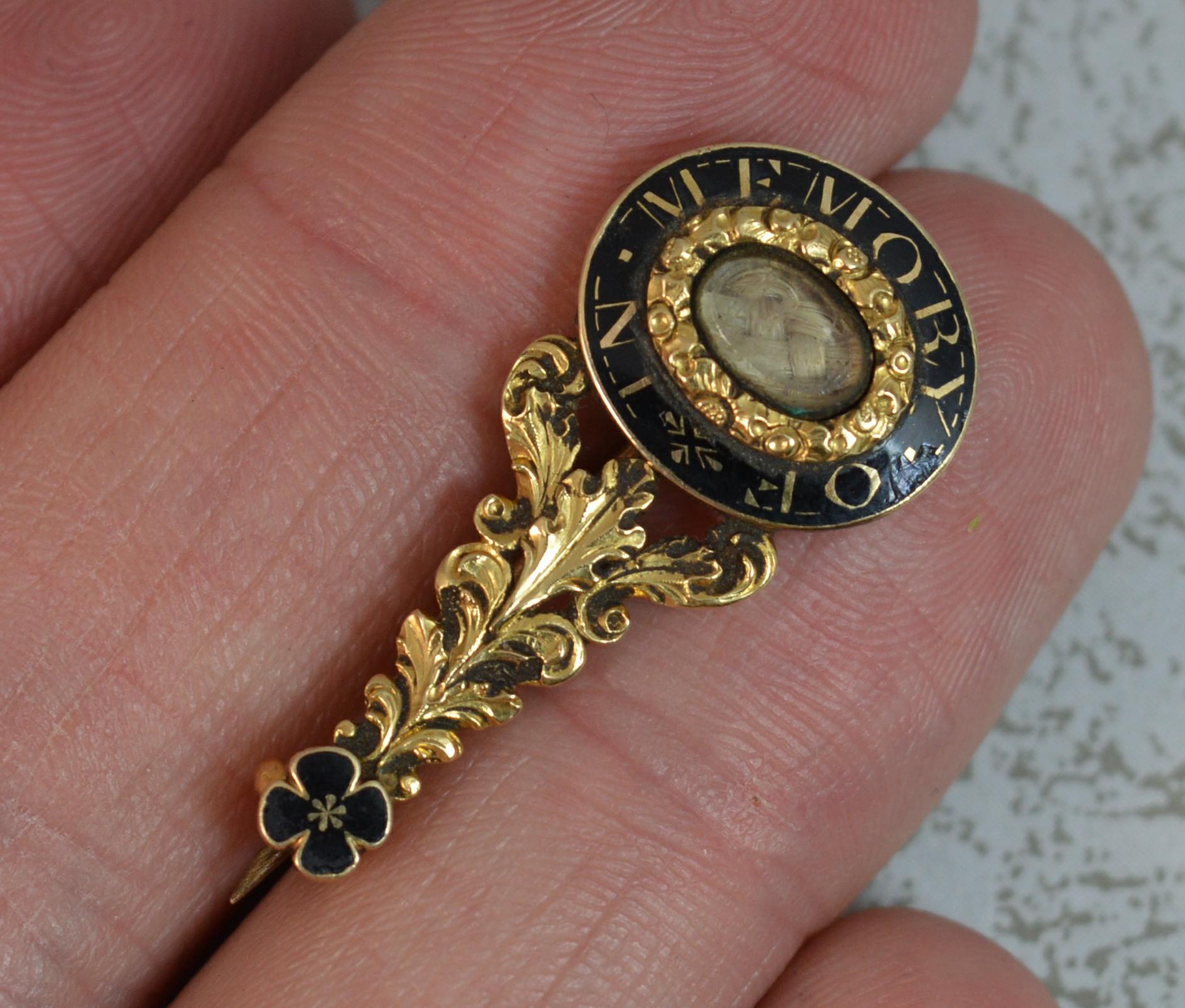 Halley's Comet Mourning in Memory of Brooch Enamel 15 Carat Gold For Sale 3
