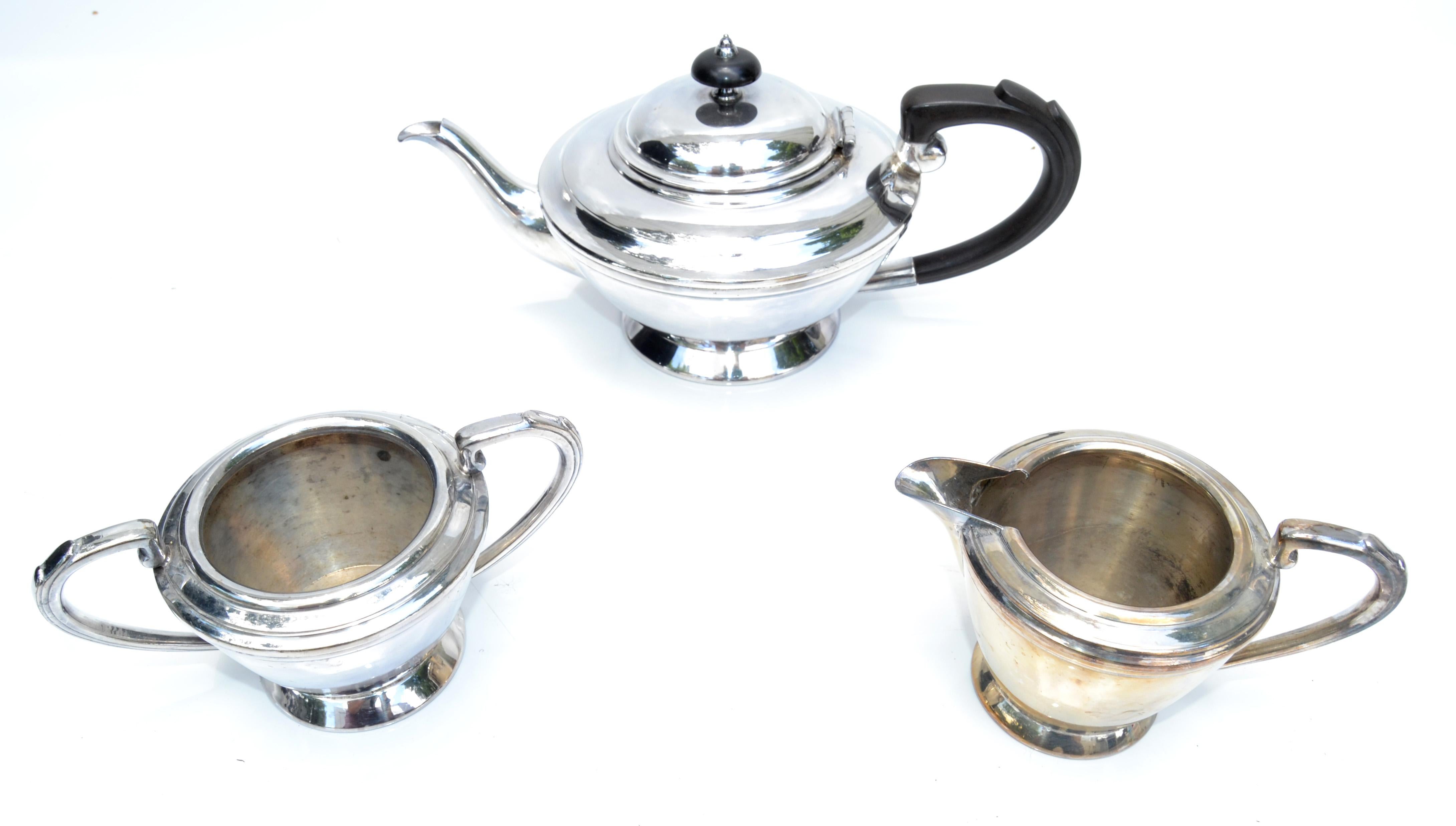 Hallmark English George I Style Silver Plated 3 Pieces Tea Set Bakelite Handles For Sale 6