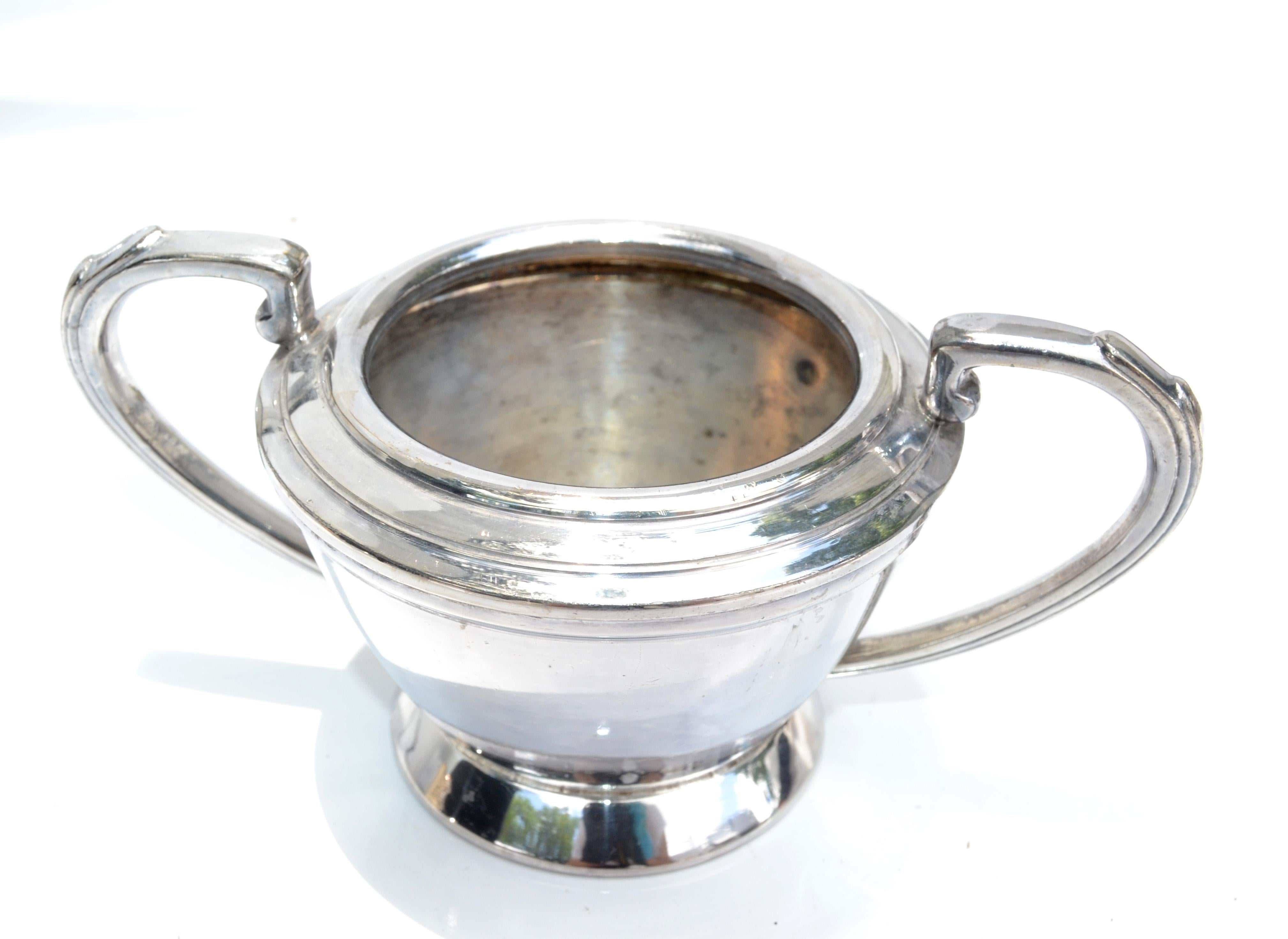 20th Century Hallmark English George I Style Silver Plated 3 Pieces Tea Set Bakelite Handles For Sale