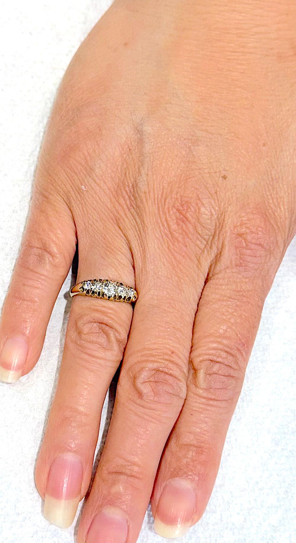 Bague à cinq pierres 18 carats poinçonnée 1895 Londres taille 61/4 en vente 3