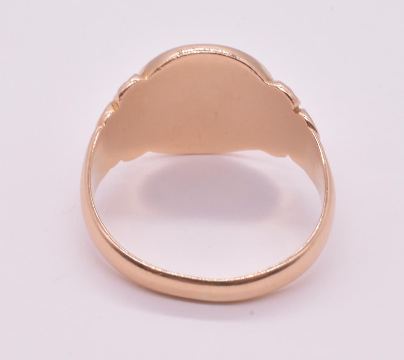 Late Victorian signet ring, hallmarked for the year 1907-1908 and monogrammed with initials WW or MM, carved to a polished gold face and set into a band with carved scrolled shoulders. The ring featured on this listing is modeled on the ring finger.