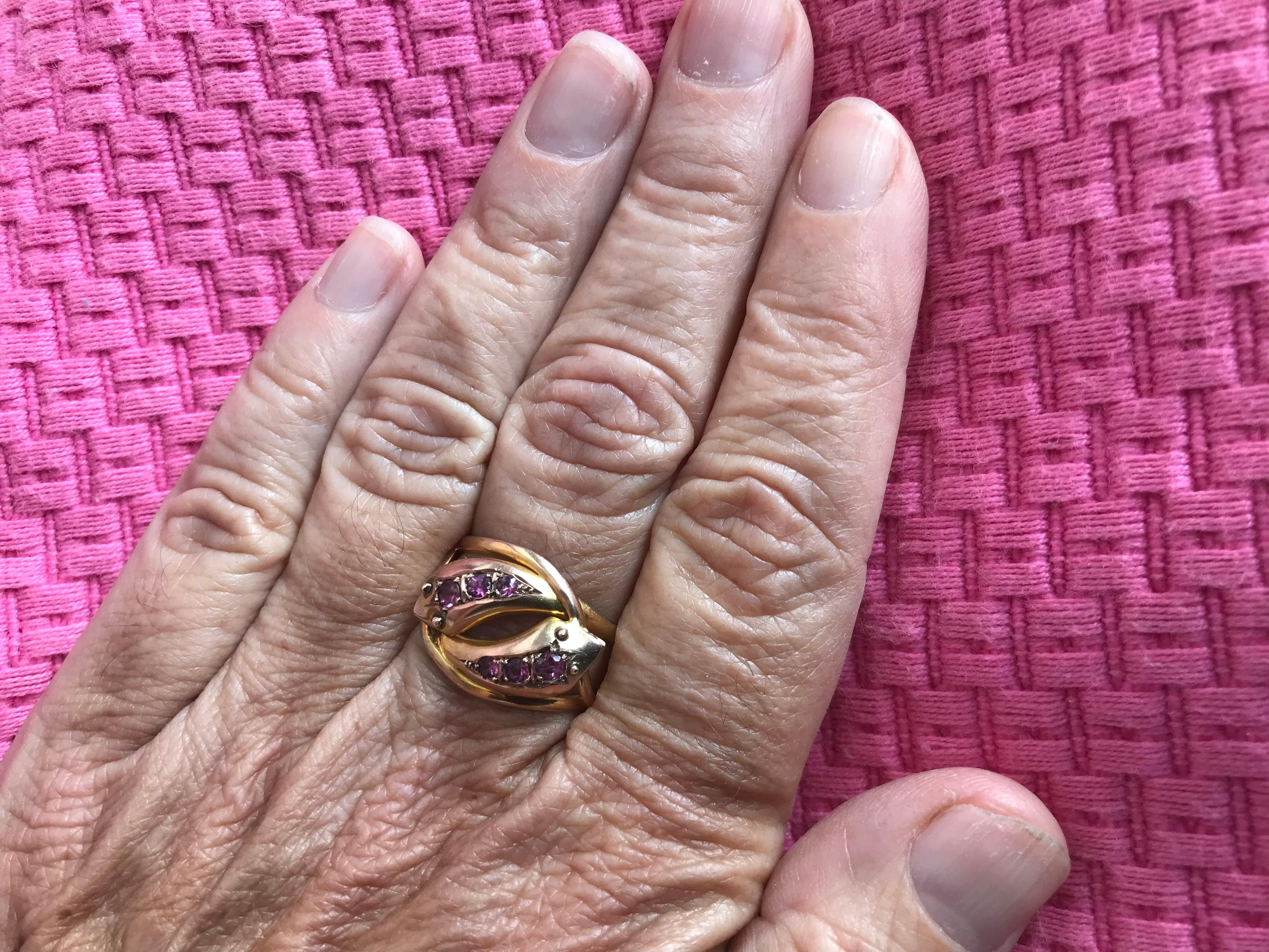 Punziert 1911 Chester 9K Doppelschlangenring mit 6 rosa Saphir-Edelsteinen für Damen oder Herren