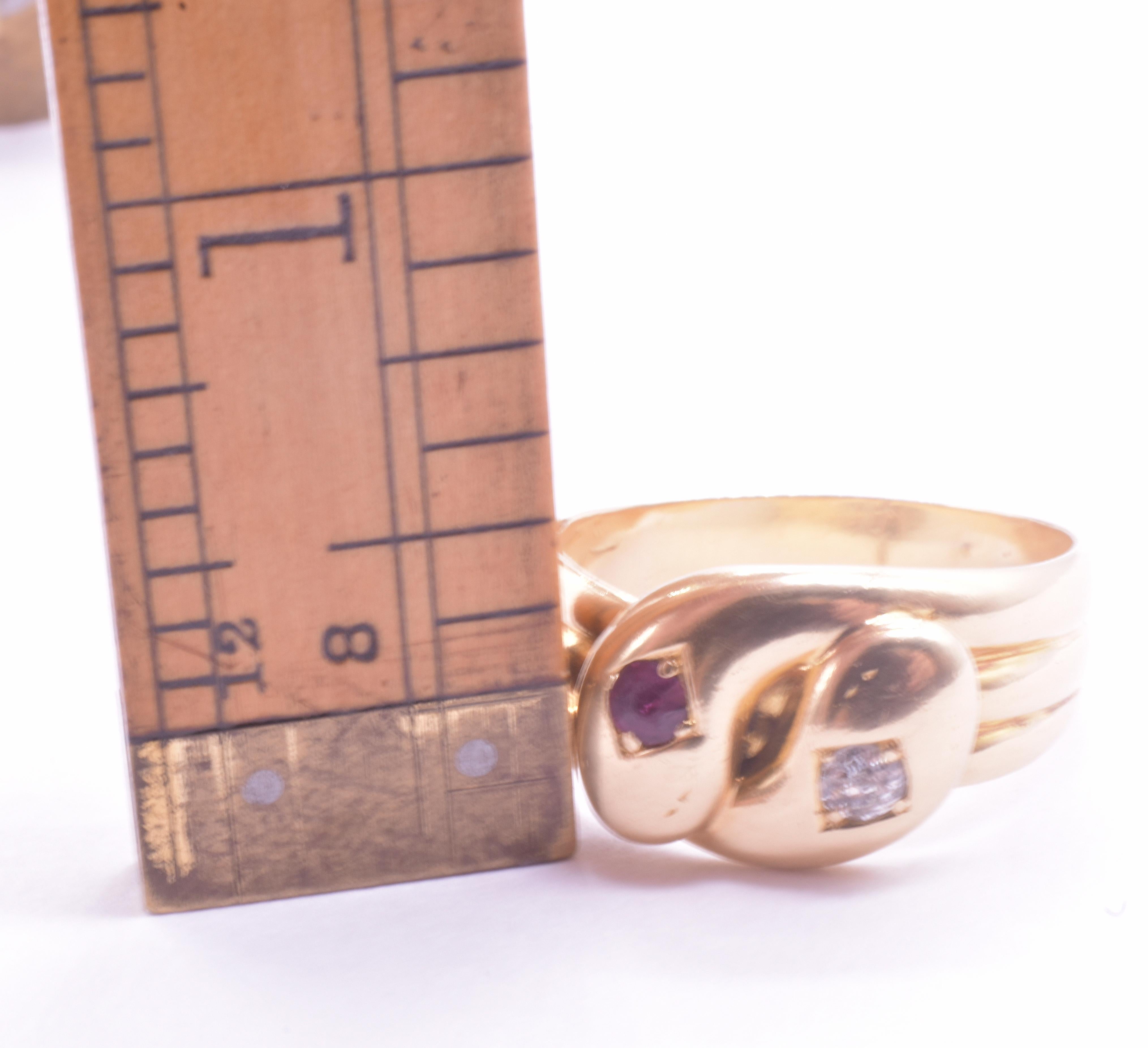 da uomo o donna Anello a doppia testa di serpente con diamante e rubino, con marchio del 1918 e 18 carati in vendita
