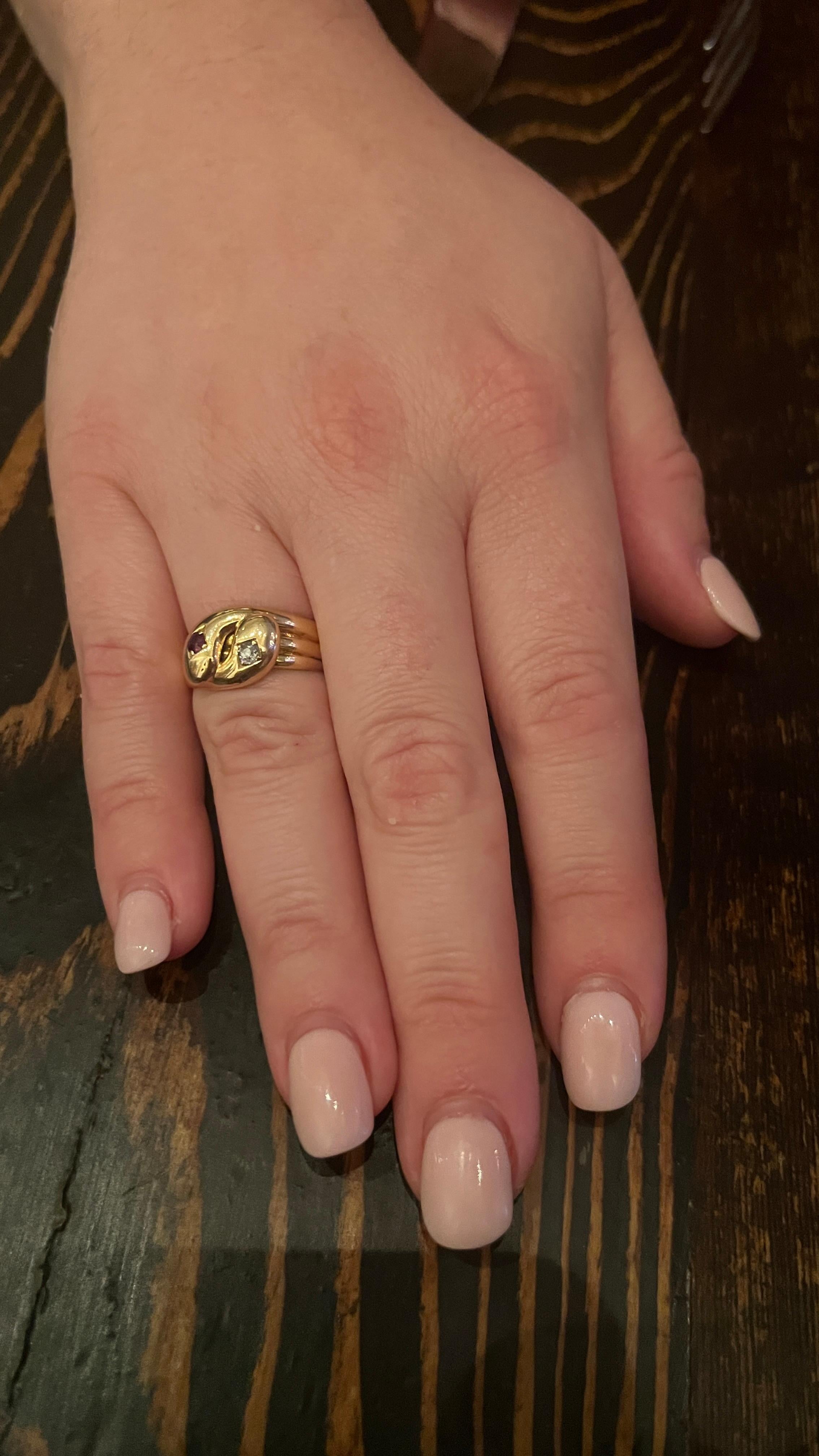 Anello a doppia testa di serpente con diamante e rubino, con marchio del 1918 e 18 carati in vendita 2
