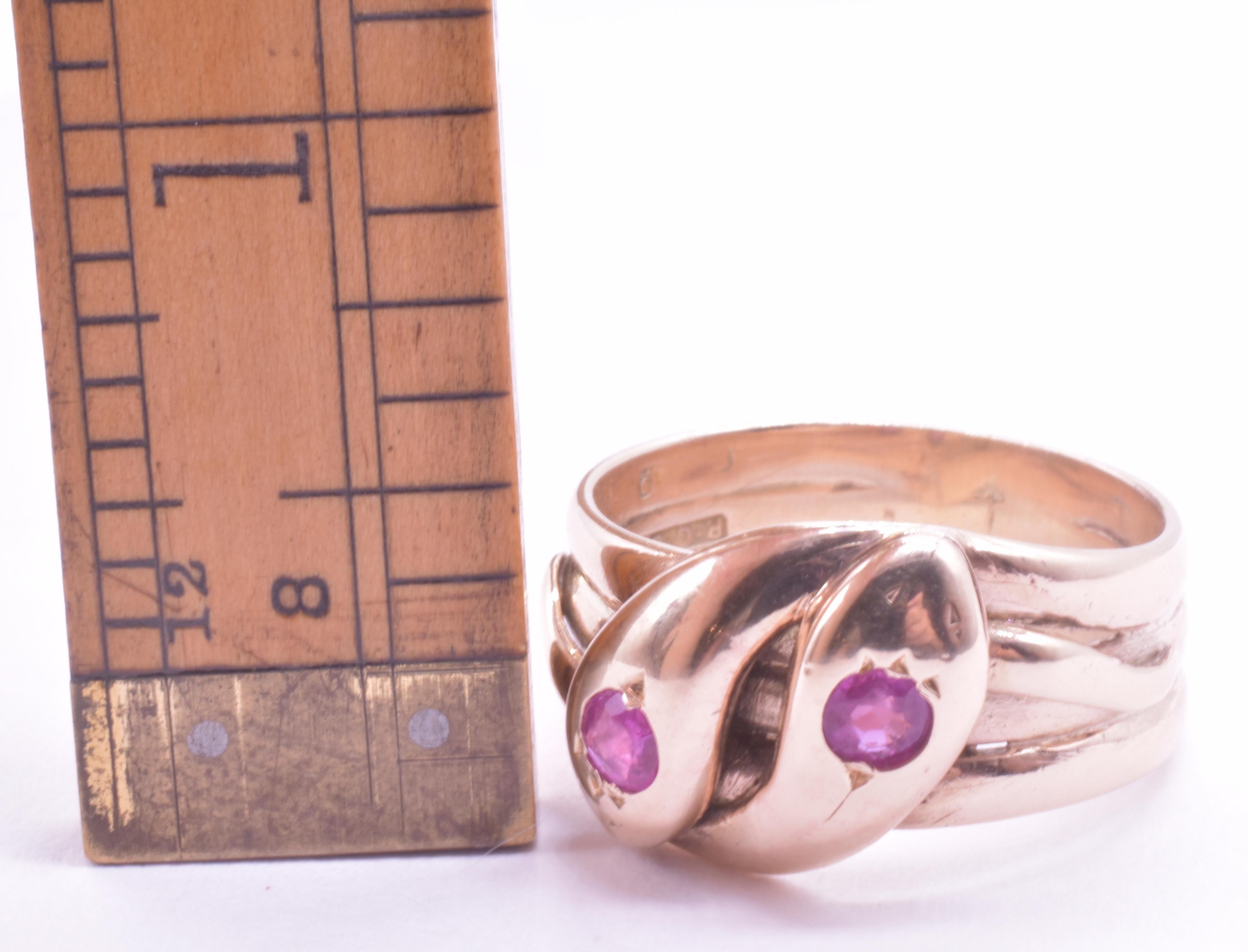Taille vieille mine Hallmarked 1918 9K Ruby Double Headed Snake Ring en vente