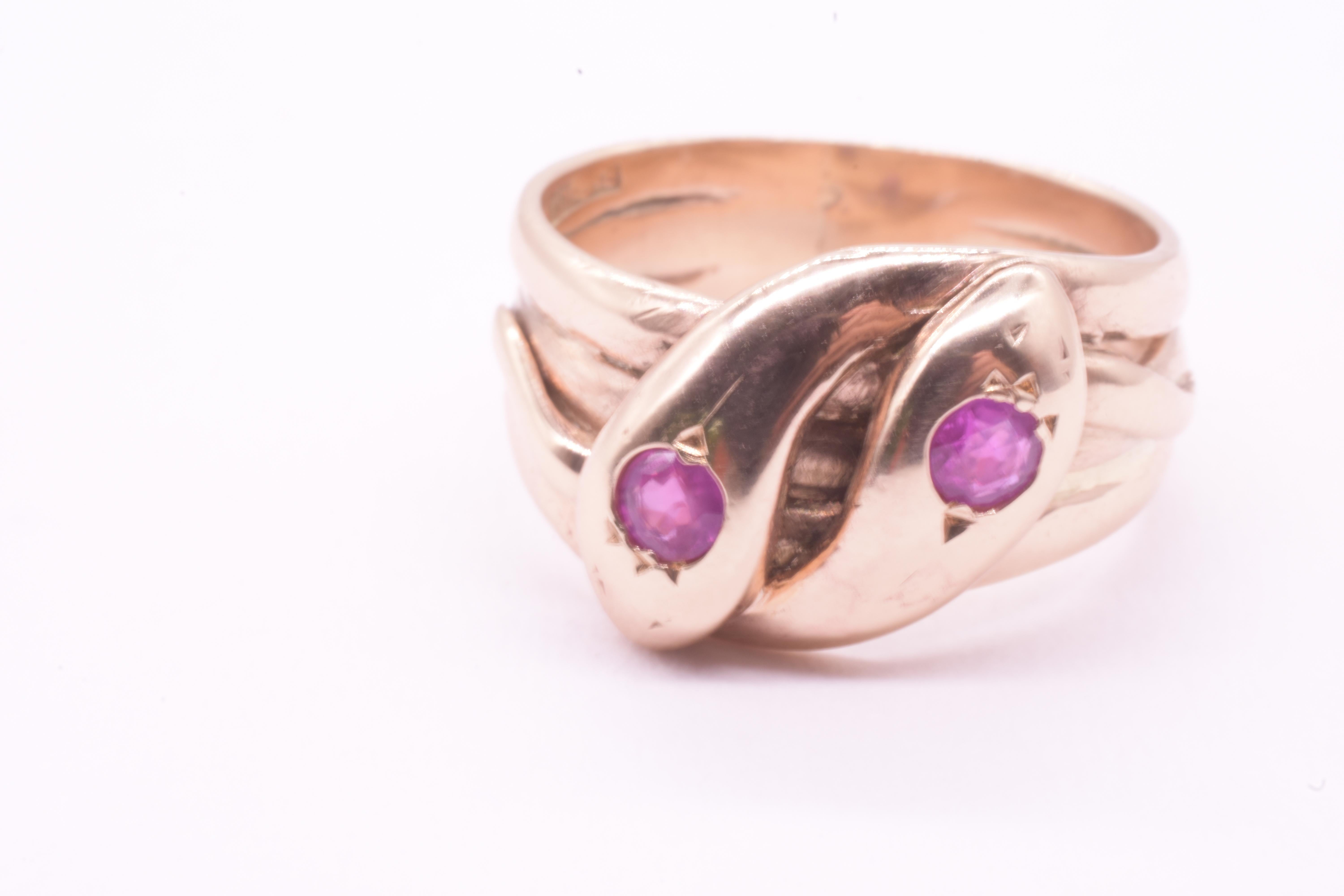 Hallmarked 1918 9K Ruby Double Headed Snake Ring Unisexe en vente