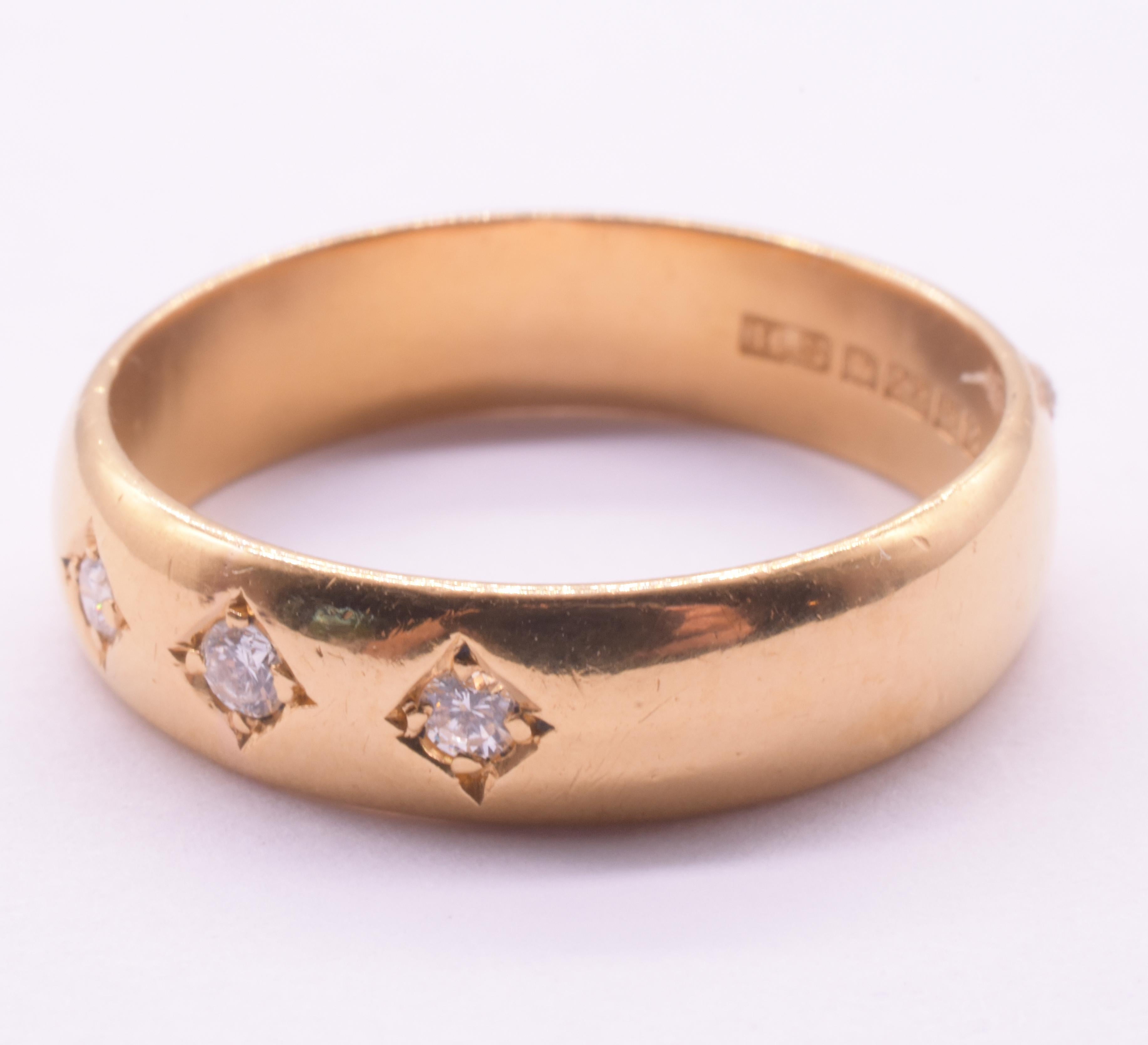 Women's or Men's Hallmarked 1960 22K 3 Diamond Flush Mount Ring For Sale