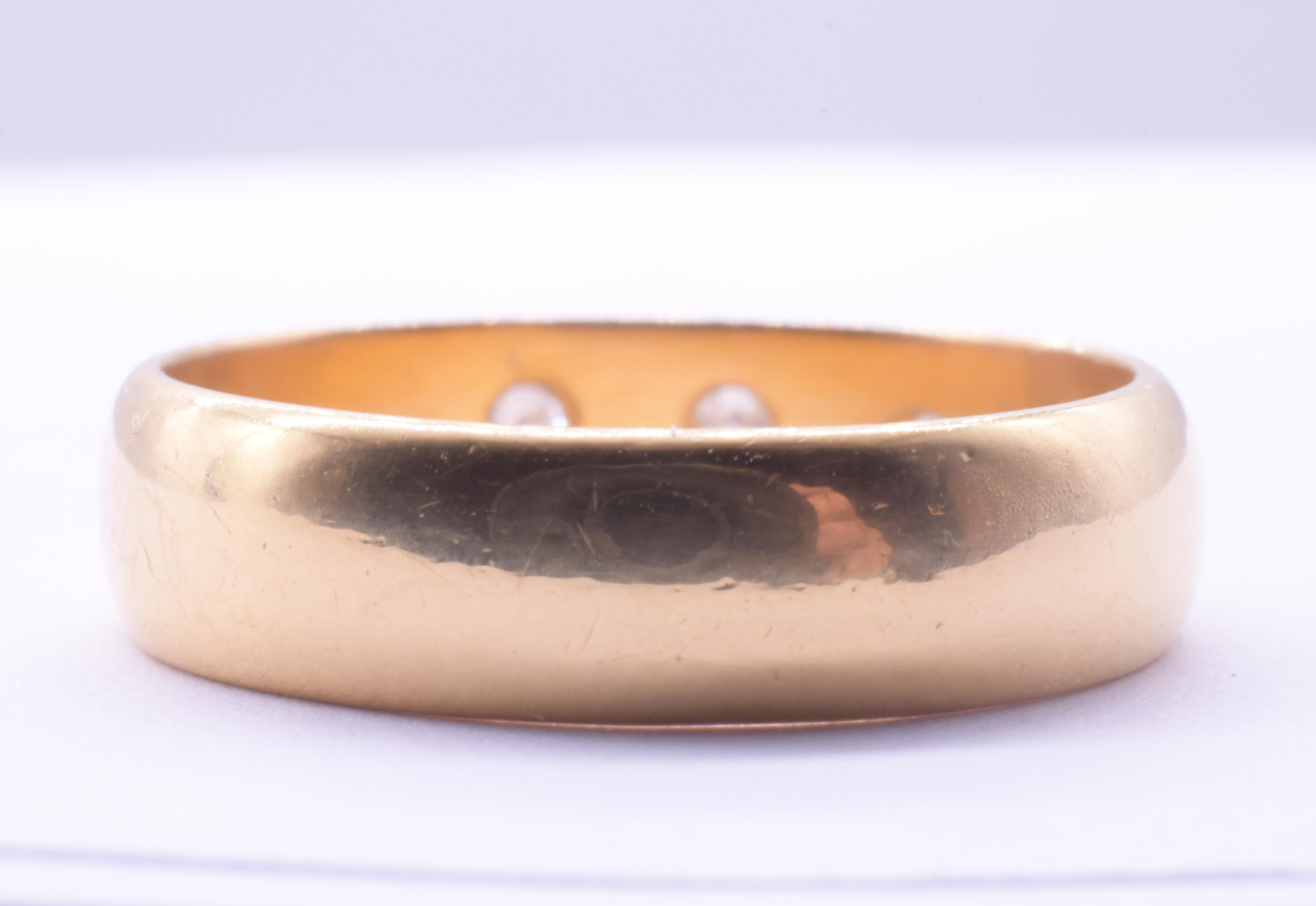 Hallmarked 1960 22K 3 Diamond Flush Mount Ring For Sale 2