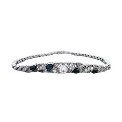 Art-Déco-Armband aus Platin mit Punzierung und insgesamt 5,50 Karat Diamanten und Saphiren