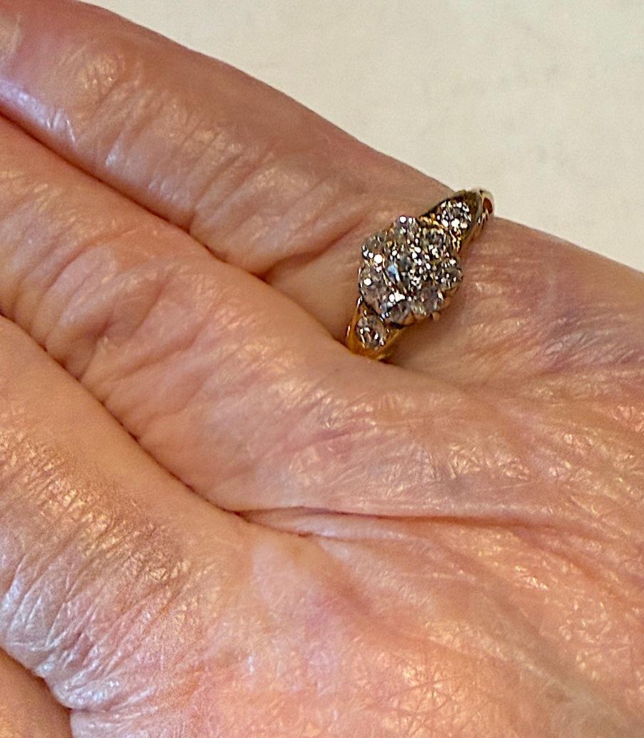 Anillo de pensamiento con racimo de diamantes de 18 quilates con sello de Birmingham de 1946 en venta 5