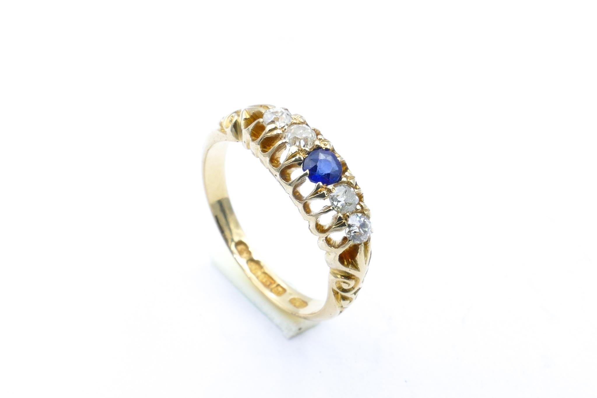 This gorgeous Antique Ring is in excellent condition.
Such a good reminder of the fabulously stylish Edwardian Era too.
It features 1 x deep blue Sapphire with 4 x good quality Diamonds on either side, the whole set in 18ct Yellow Gold.
Just a