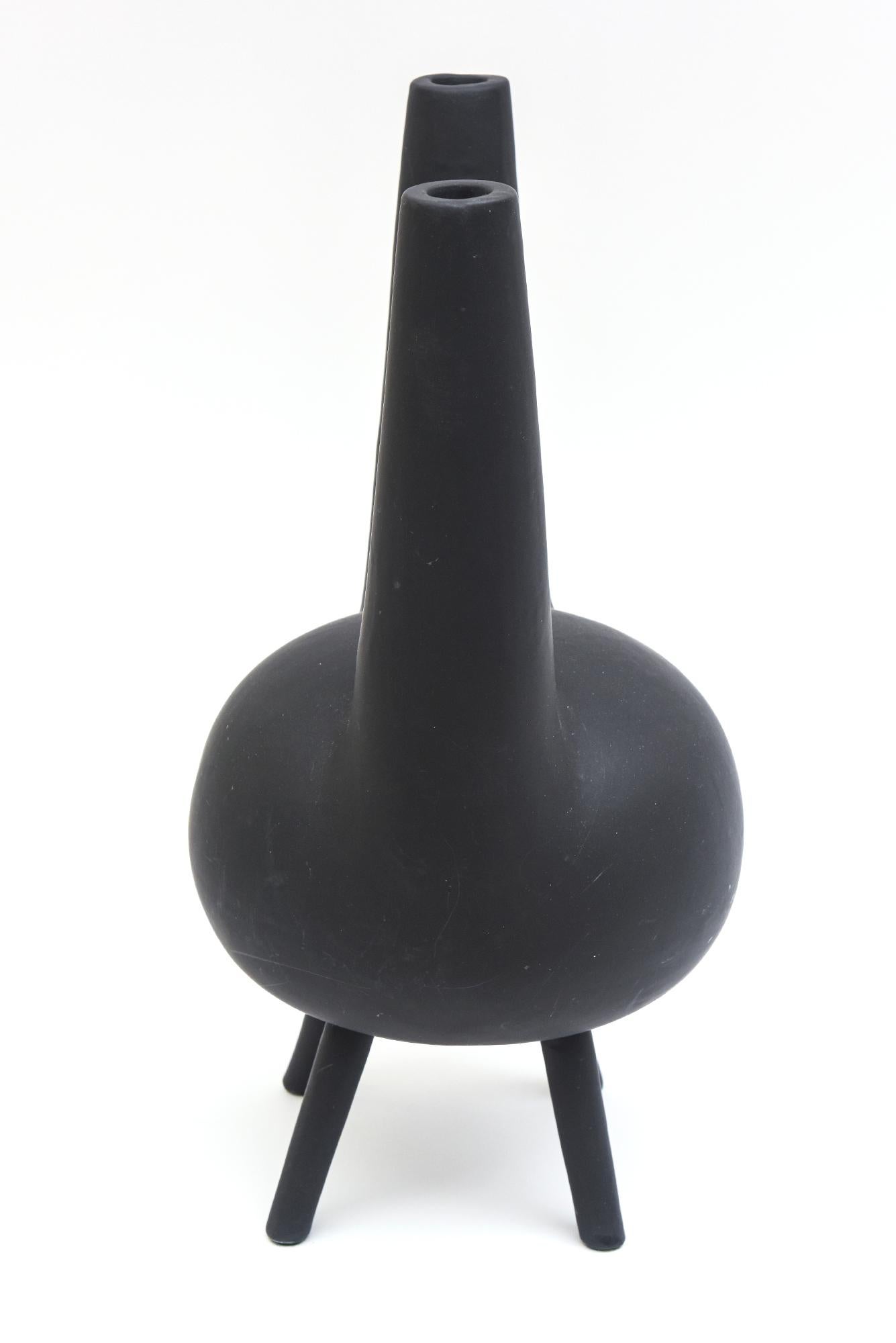  Pampaloni Gio Ponti Design Black Matt Ceramic Abstract Vessel Sculpture Italian In Good Condition In North Miami, FL