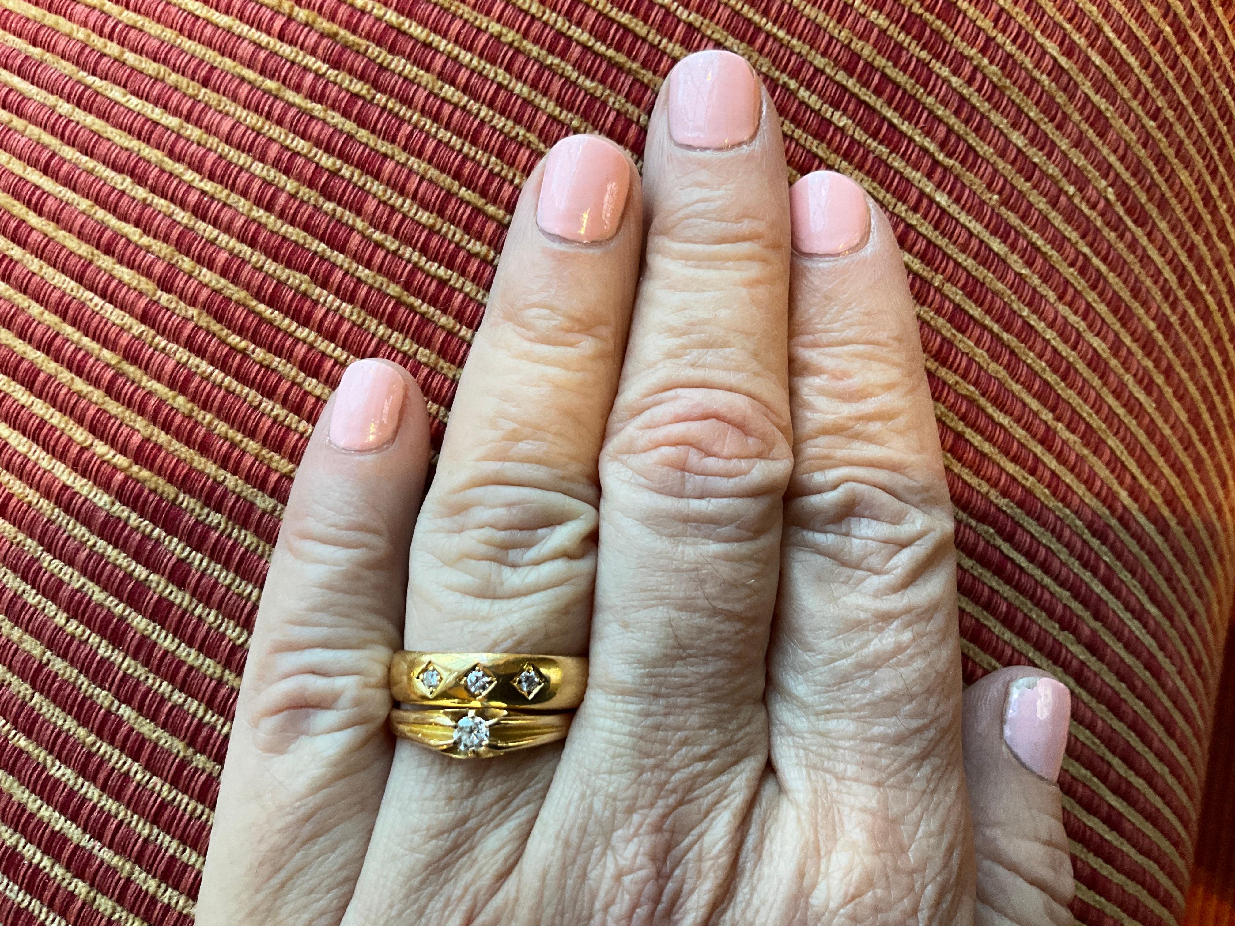 Anello con diamante rotondo e pietra singola con marchio Londra 1918 18K a forma di staffa sz8 1/2 in vendita 6