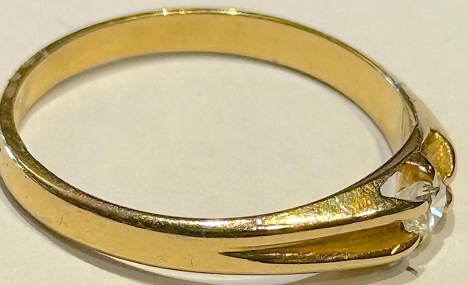 Taglio rotondo Anello con diamante rotondo e pietra singola con marchio Londra 1918 18K a forma di staffa sz8 1/2 in vendita