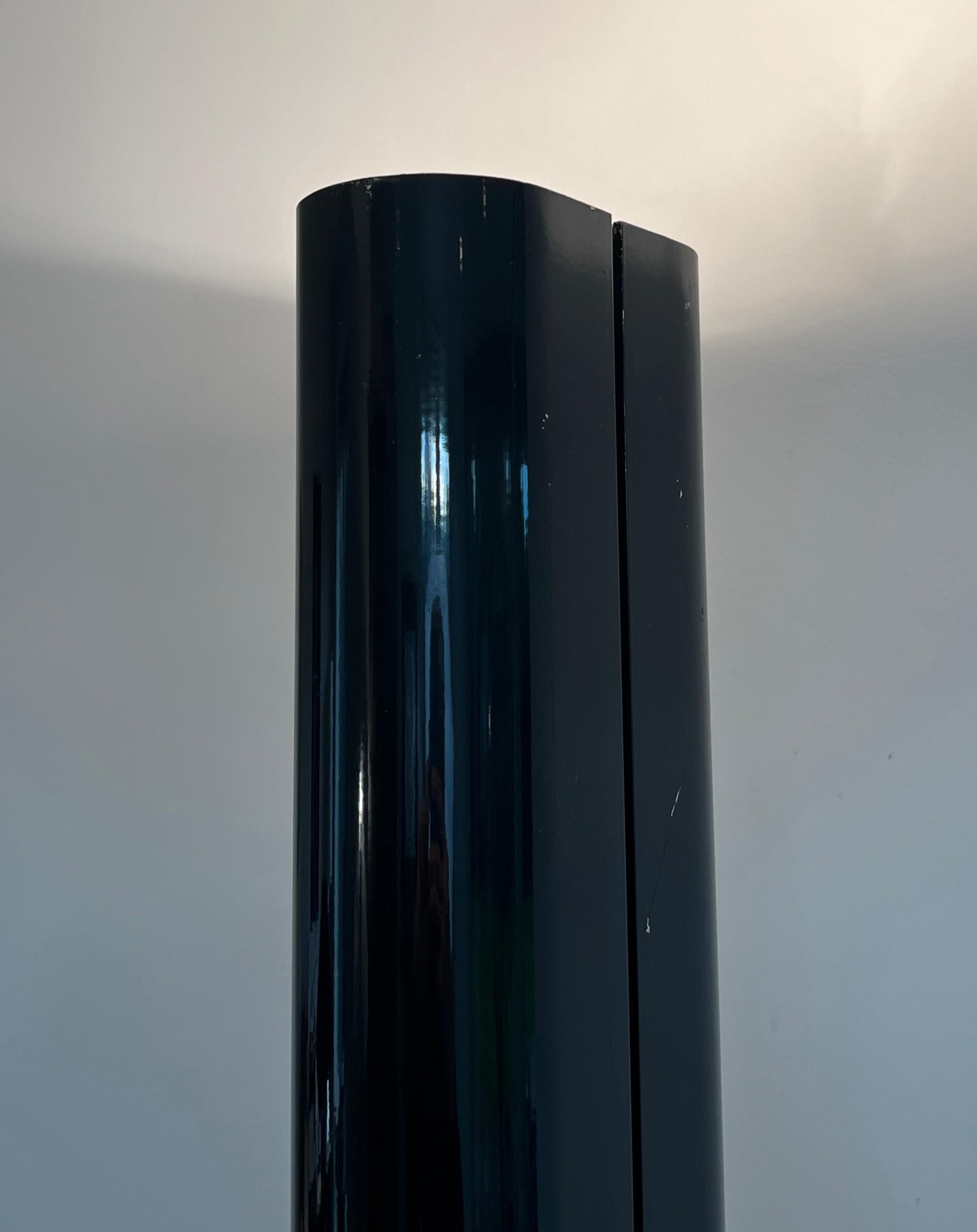 Laqué Lampadaire Hallogen Modèle Megaron en métal laqué noir par Gianfranco en vente