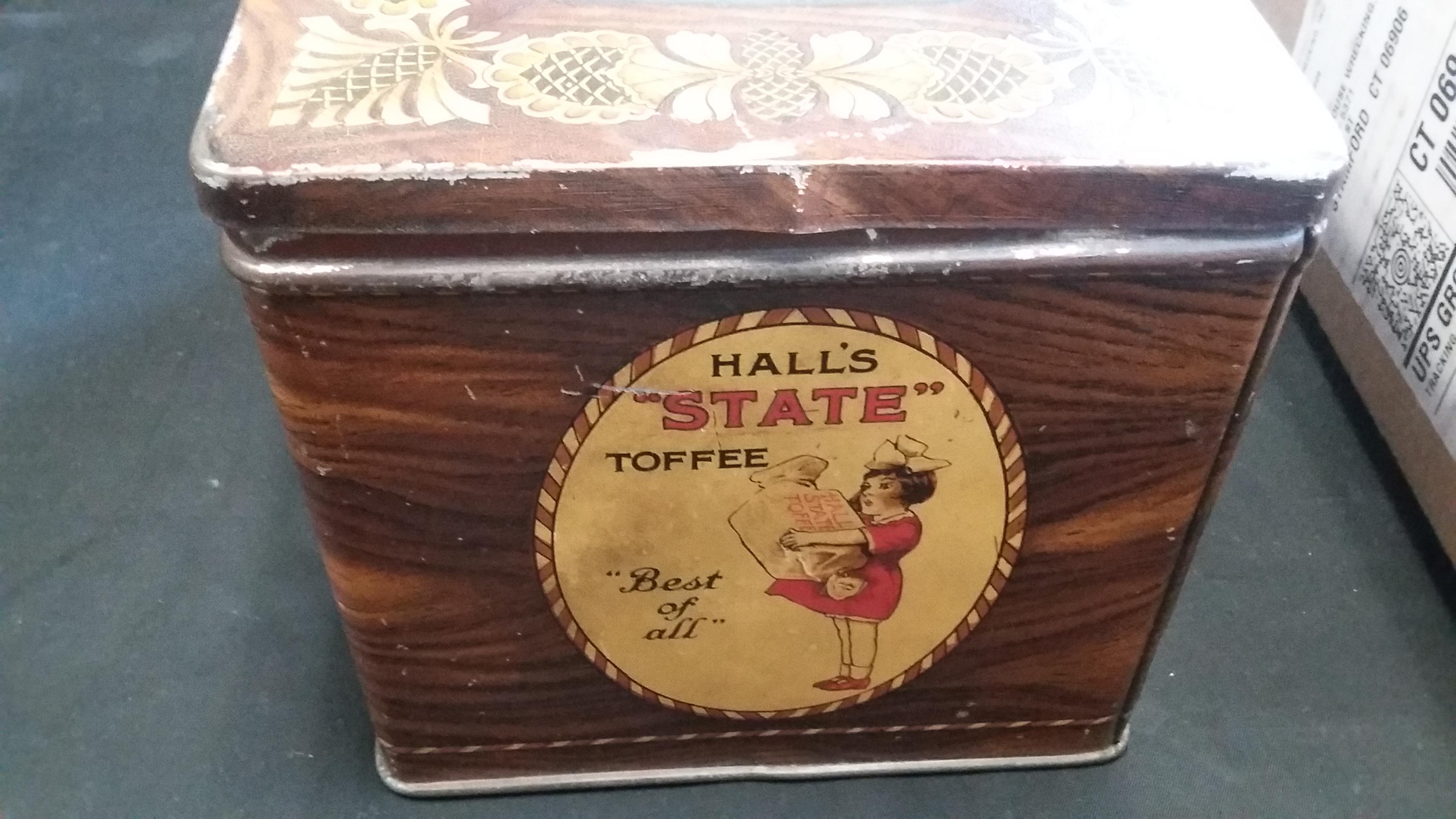 Hall's State Toffee Tin Litho Candy Box/Tintenfass (20. Jahrhundert) im Angebot