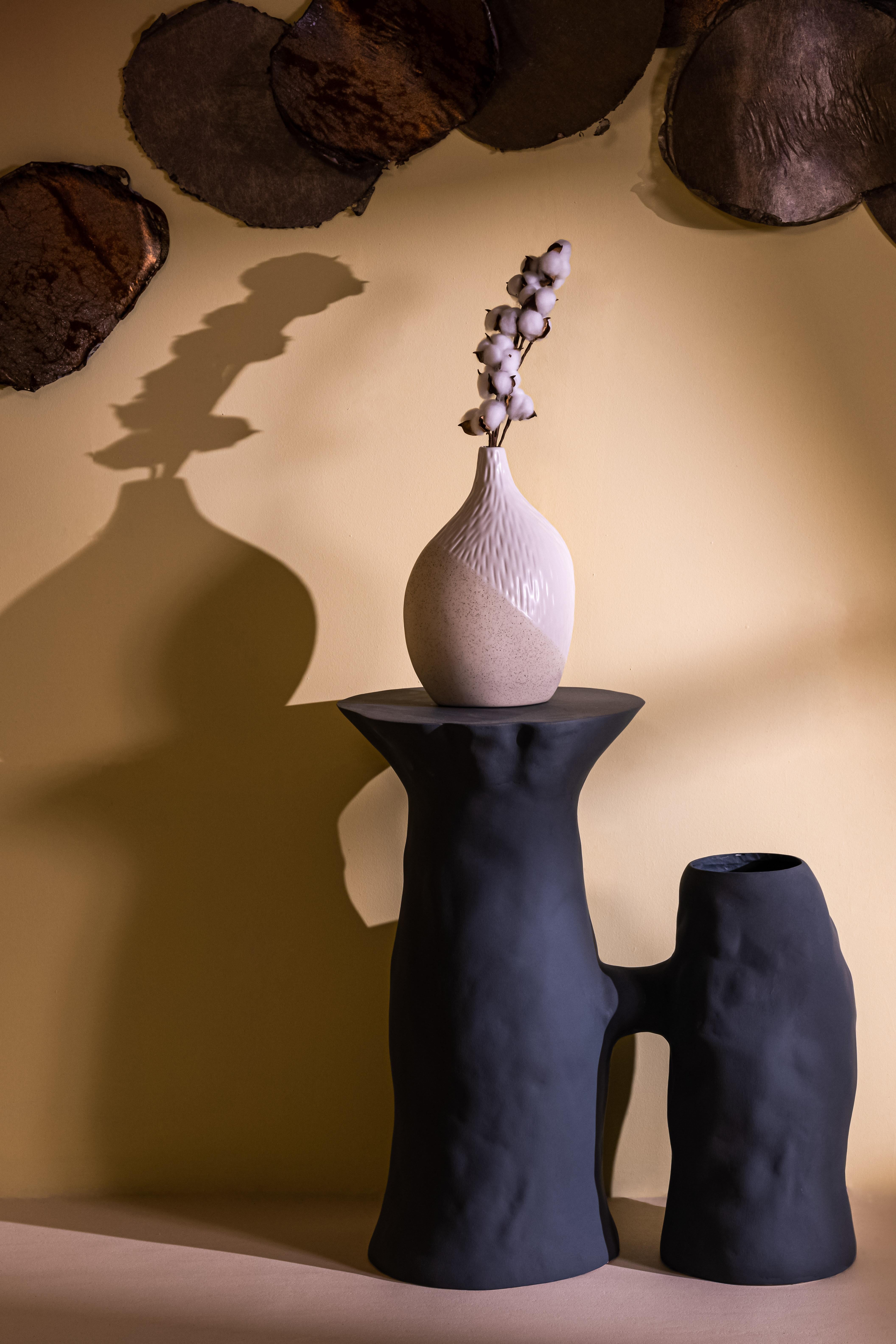 Émirien Table d'appoint Hallucinations 002, avec lampadaire, fabriquée à la main aux Émirats arabes unis en vente