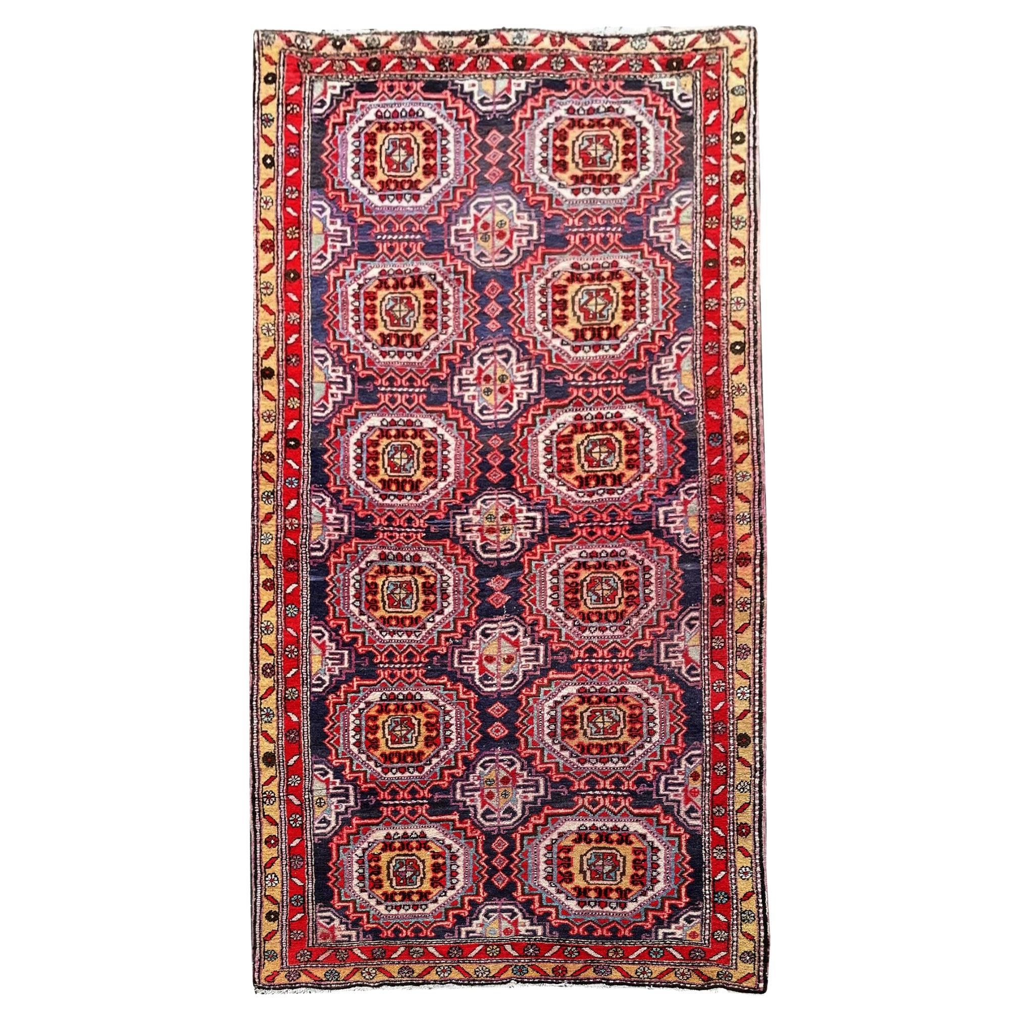 Tapis de couloir caucasien vintage Azeri au design turkmène Collection Djoharian