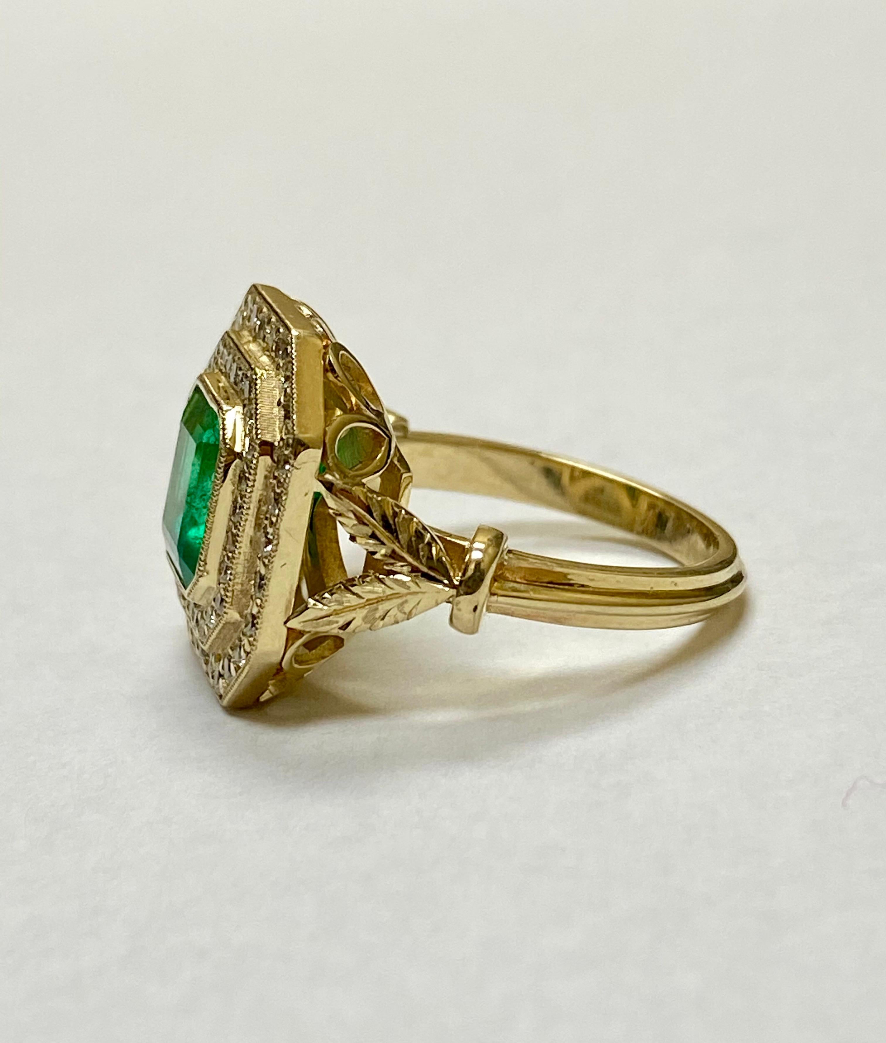 Women's or Men's Halo 14K Yellow Gold GIA Certified 1.95 Carat Colombian Emerald Engagement Ring For Sale