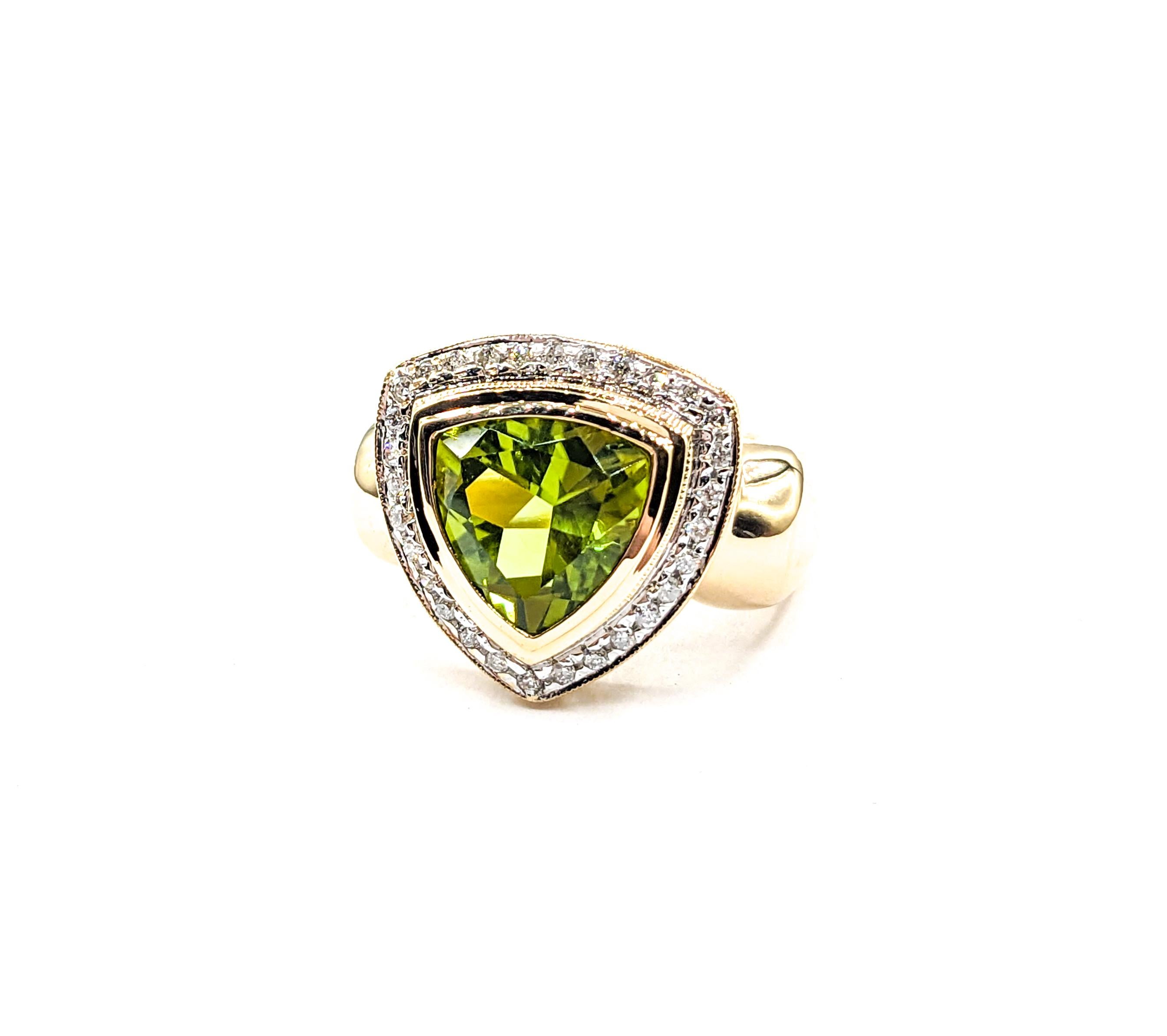 Halo 3.25ct Peridot & Diamonds Ring In Yellow Gold For Sale 7