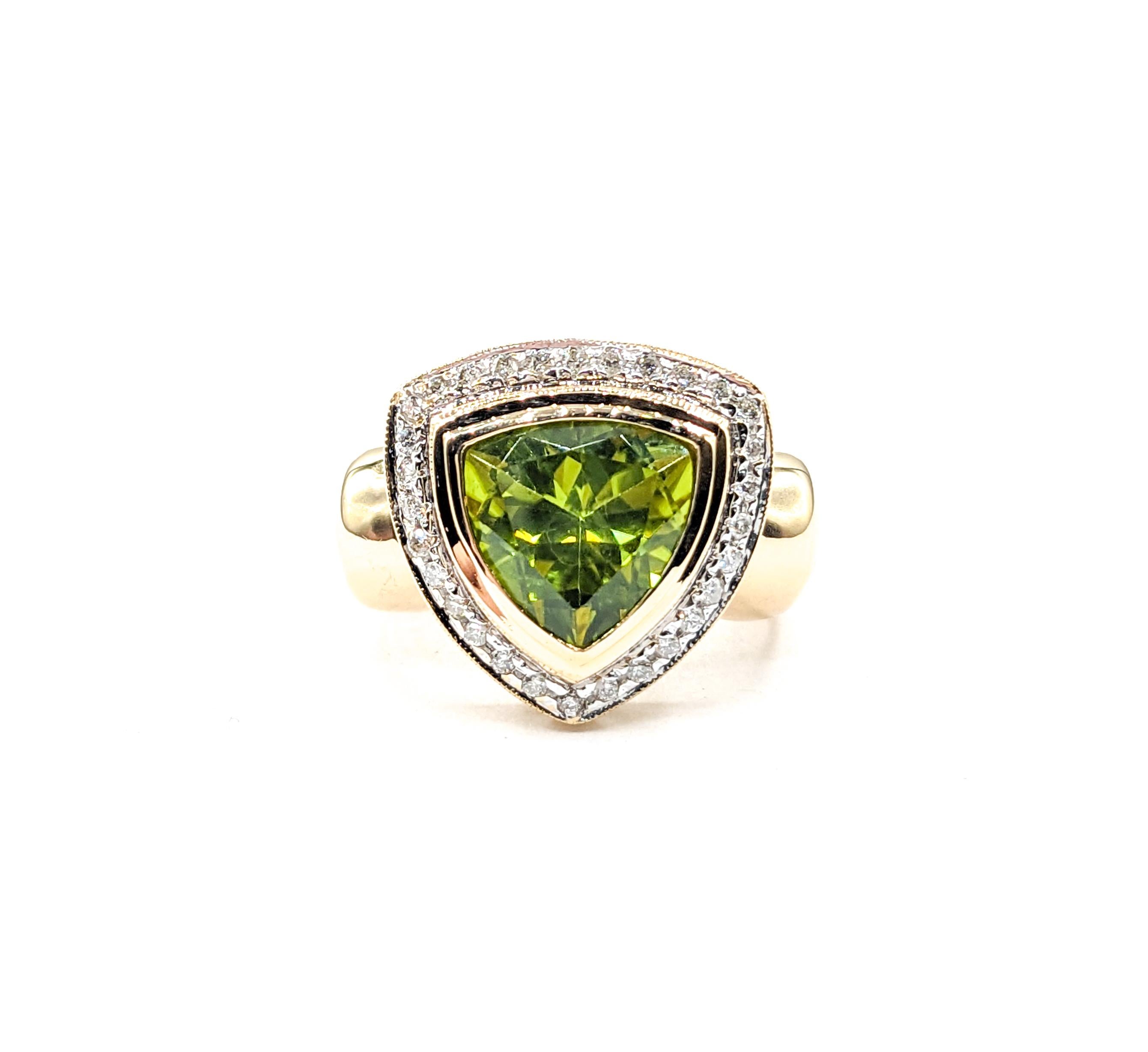 Halo 3.25ct Peridot & Diamonds Ring In Yellow Gold For Sale 8