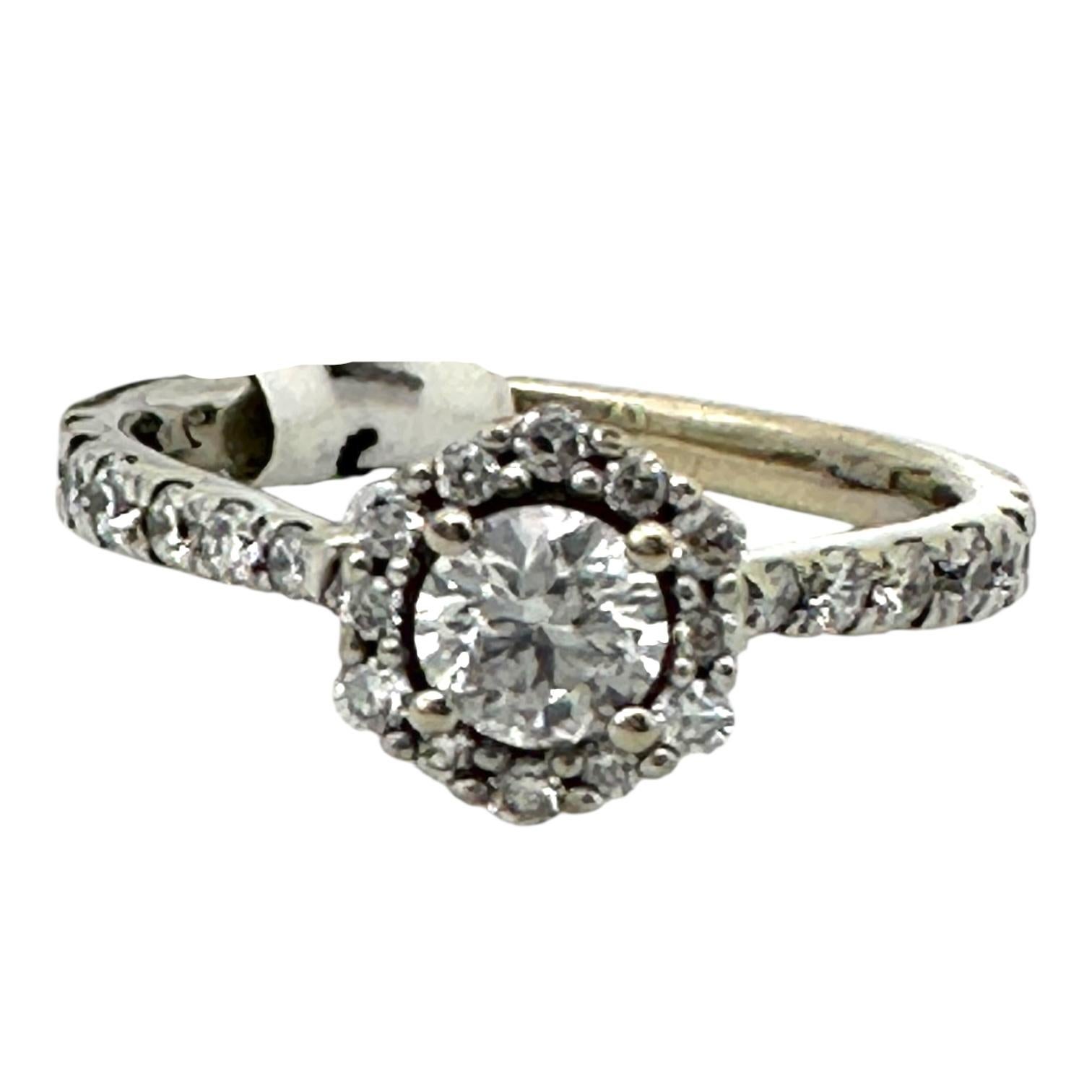Bague de fiançailles en or 14 carats avec halo blanc et rose de 0,69 carat en vente 1