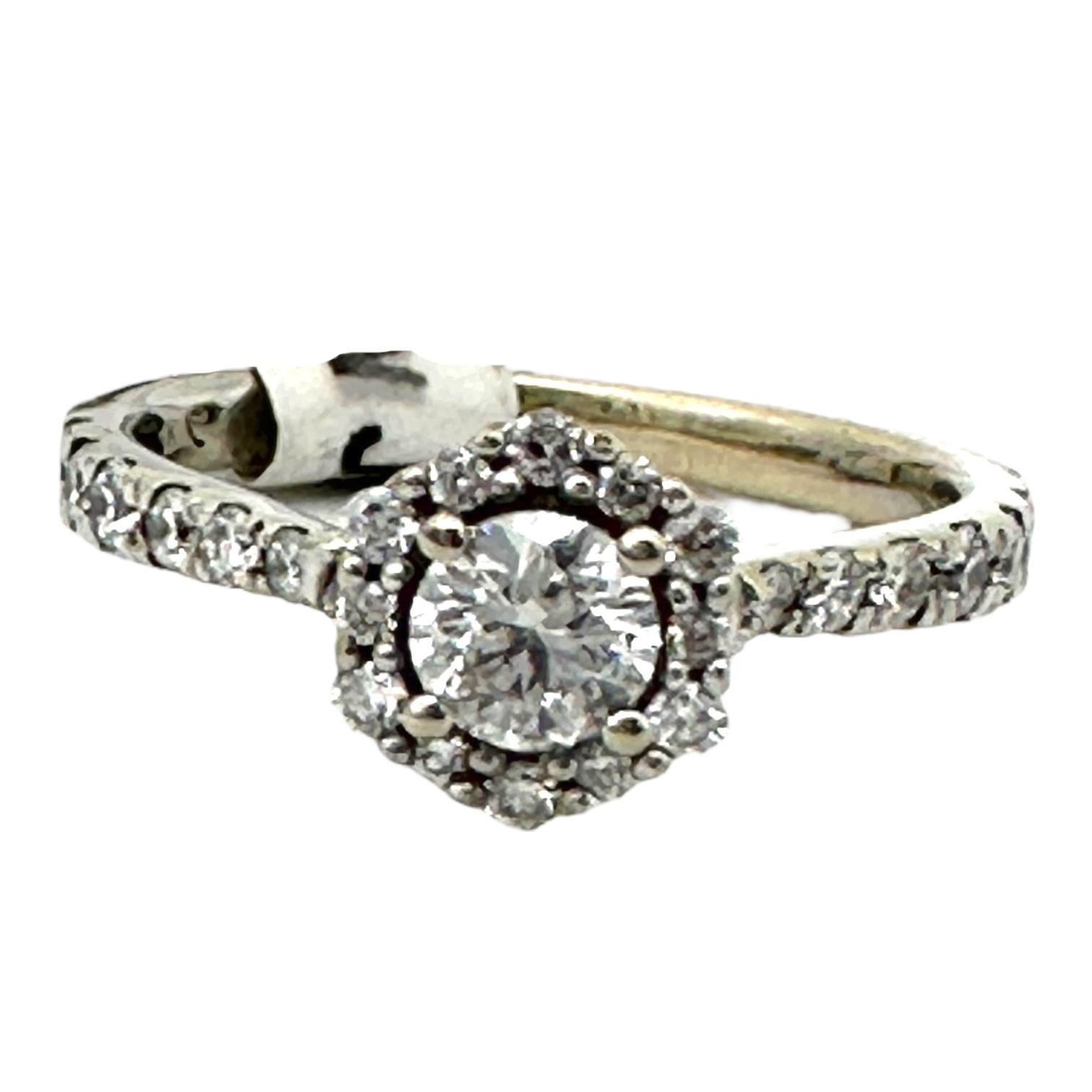 Bague de fiançailles en or 14 carats avec halo blanc et rose de 0,69 carat en vente 4