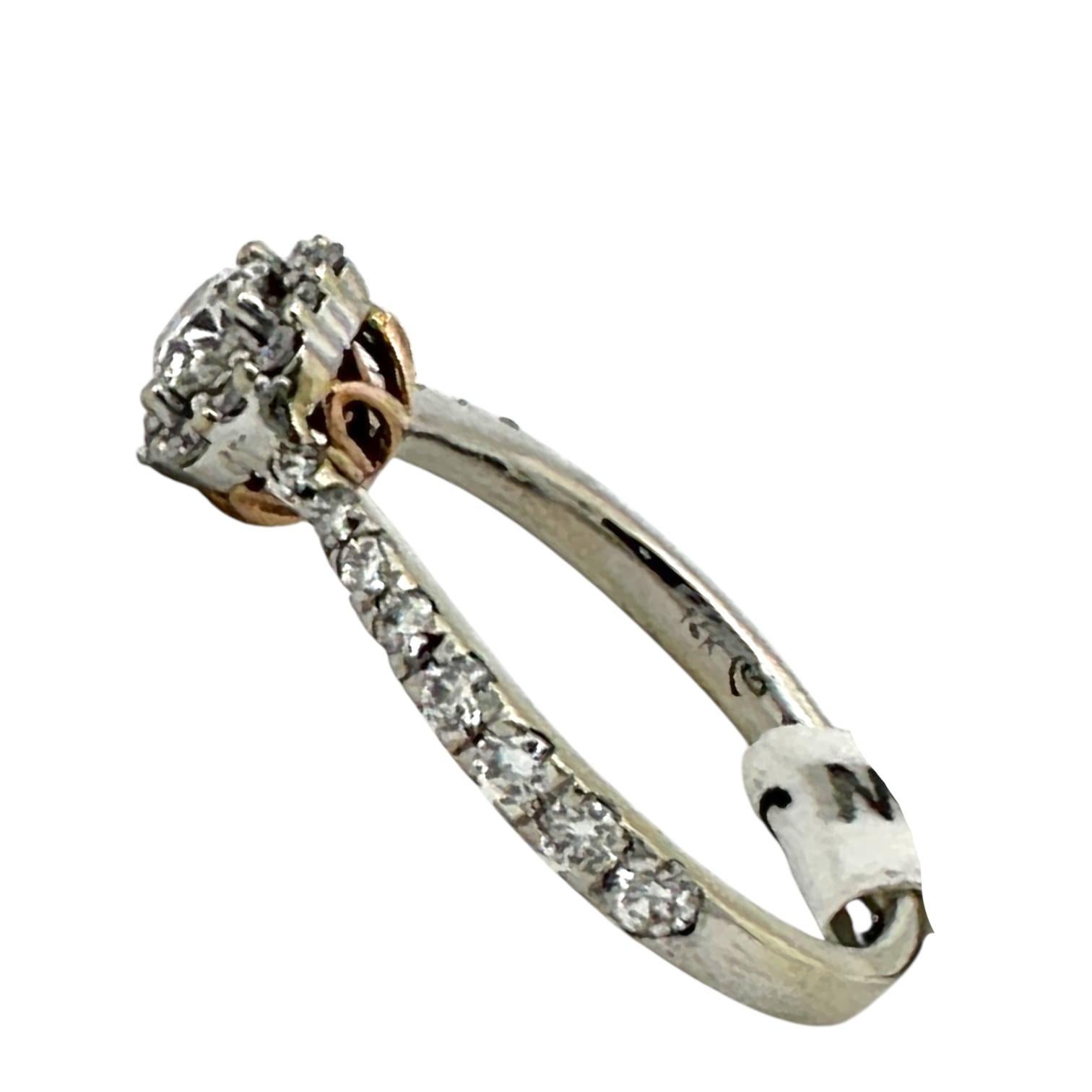 Bague de fiançailles en or 14 carats avec halo blanc et rose de 0,69 carat Pour femmes en vente